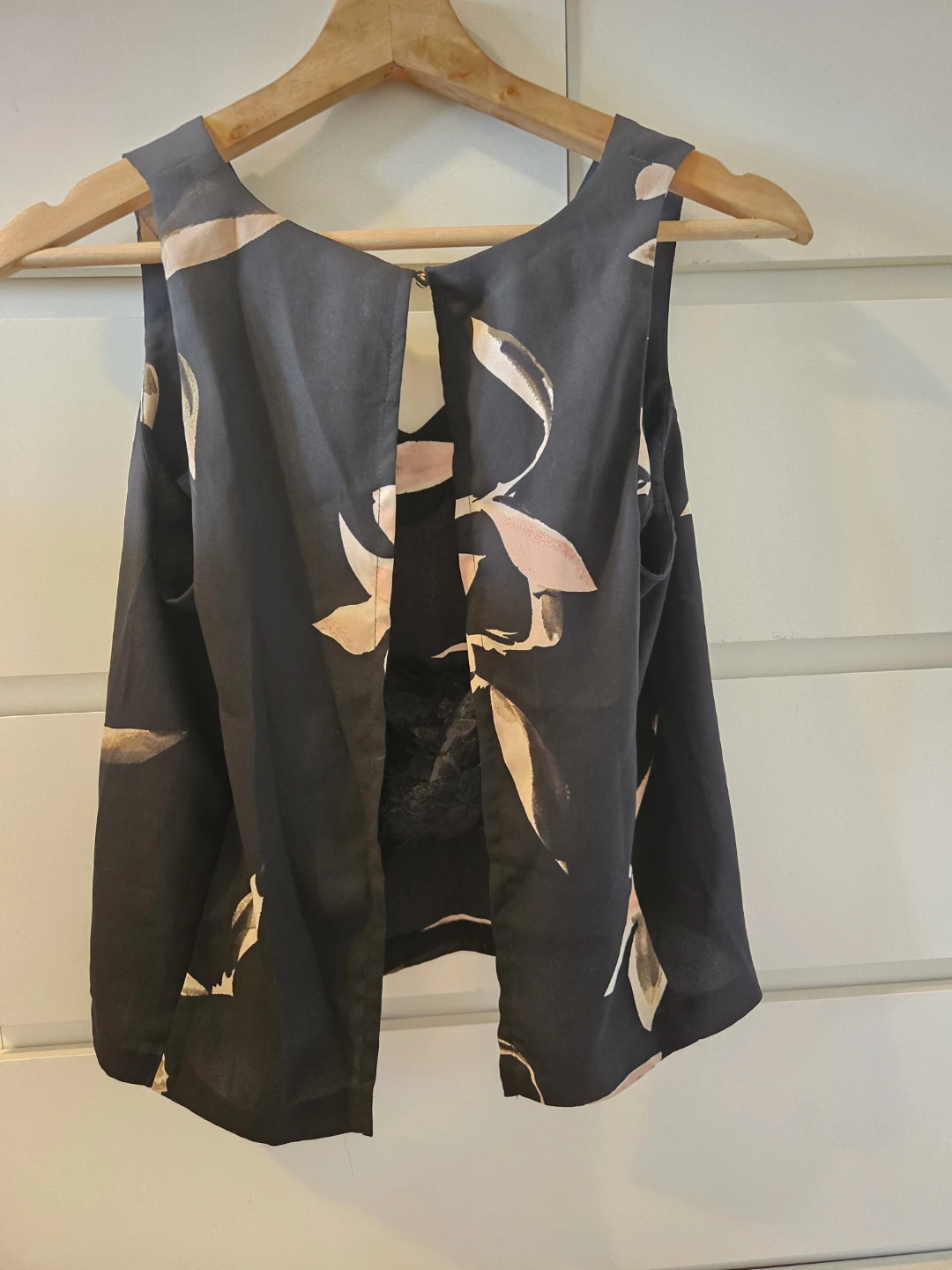 Dynamite Black Floral Sleeveless Top XS - photo 2