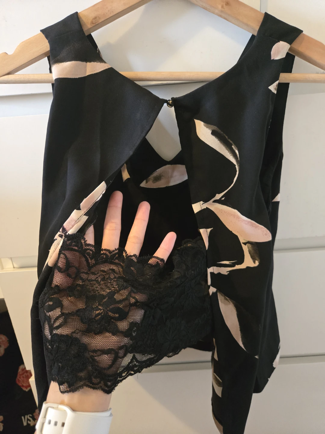 Dynamite Black Floral Sleeveless Top XS - photo 4