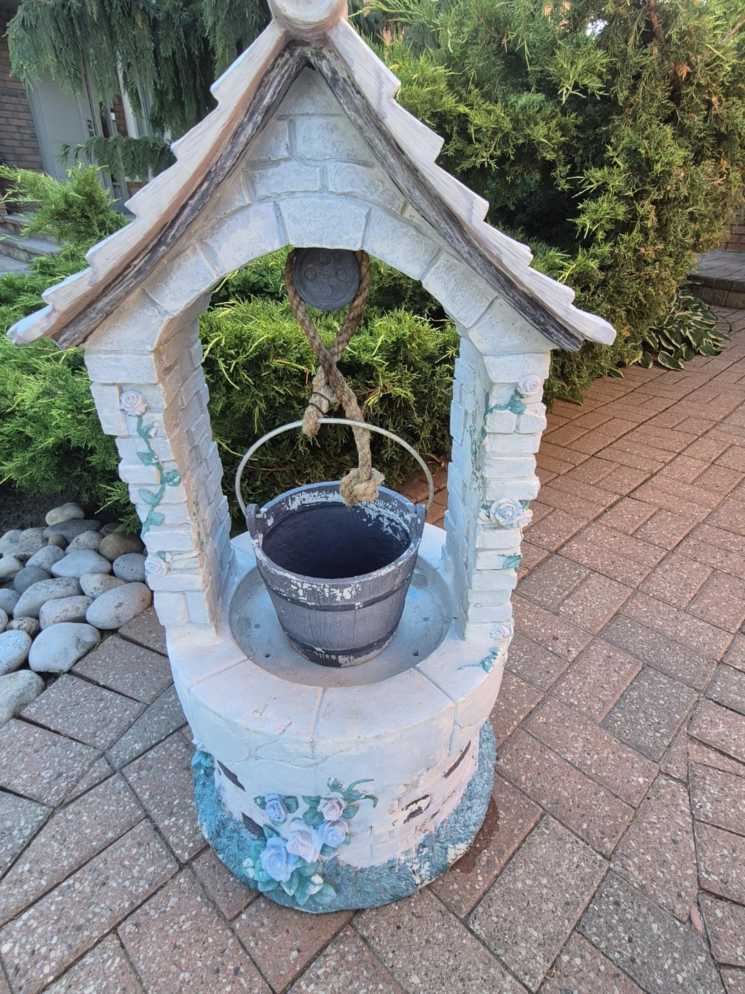 Decorative Wishing Well Garden Ornament