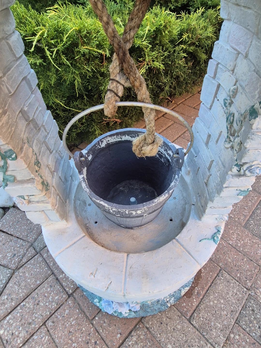 Decorative Wishing Well Garden Ornament - photo 3