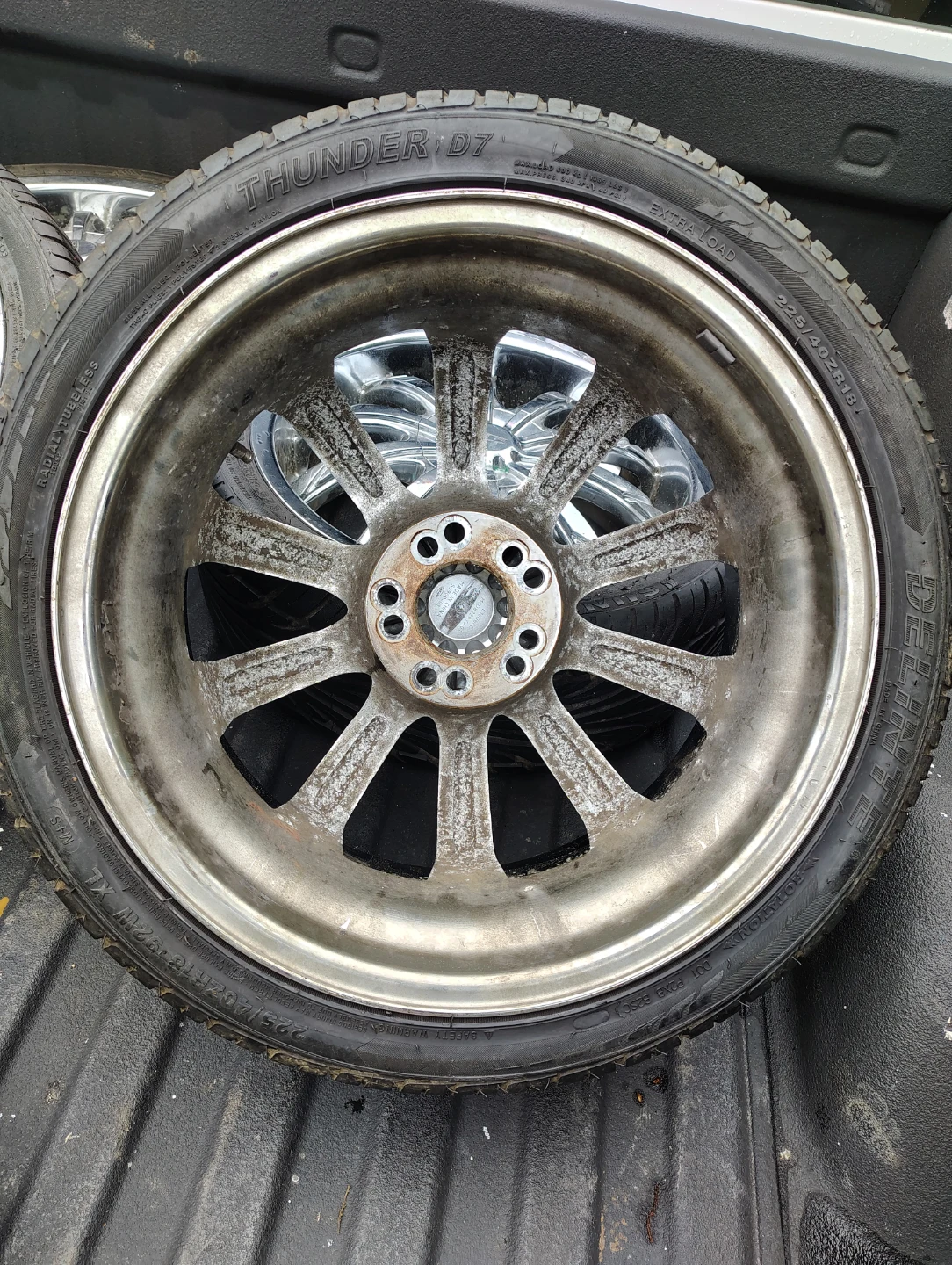 Set of 4 Thunder D7 Tires 225/40ZR18 - photo 5