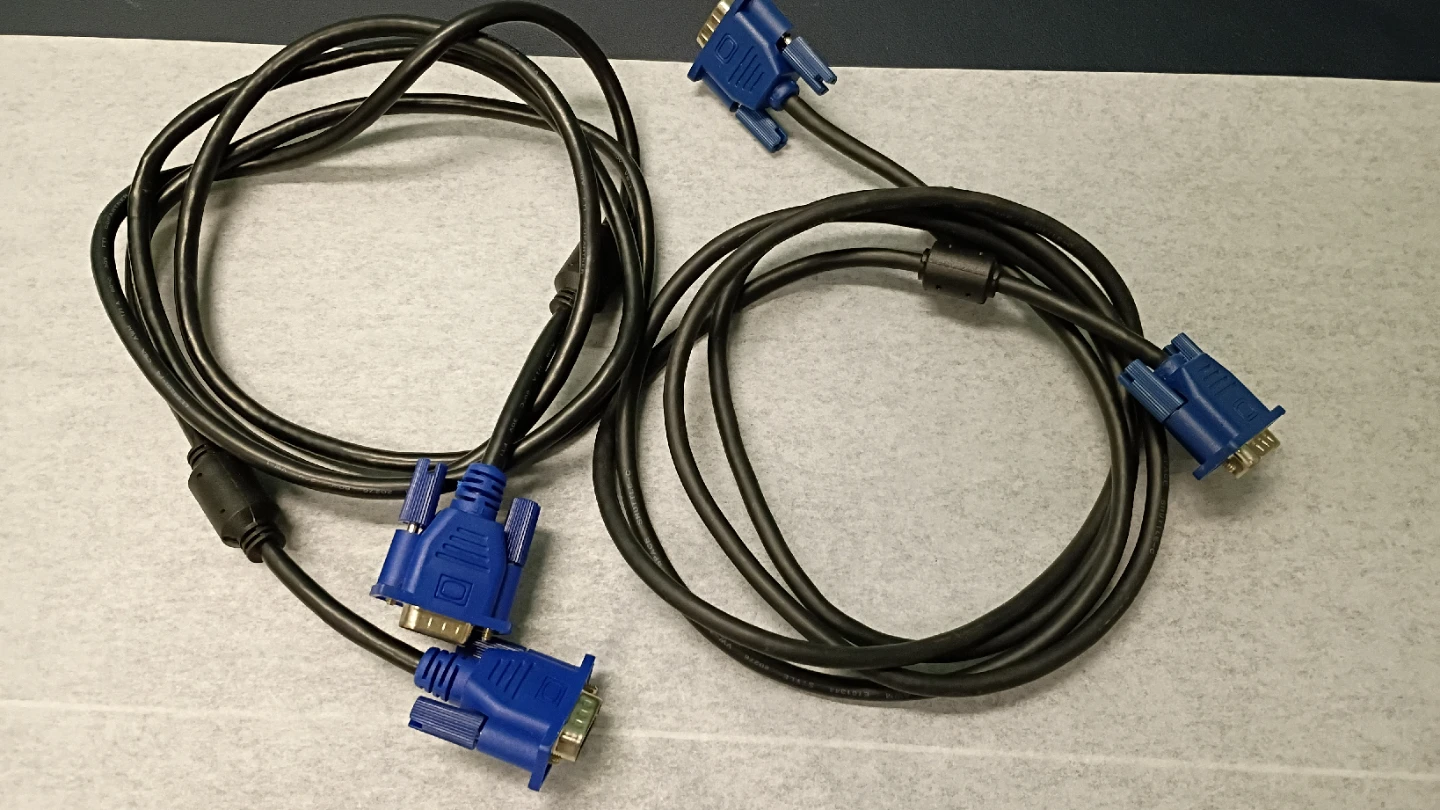 2 VGA Cables