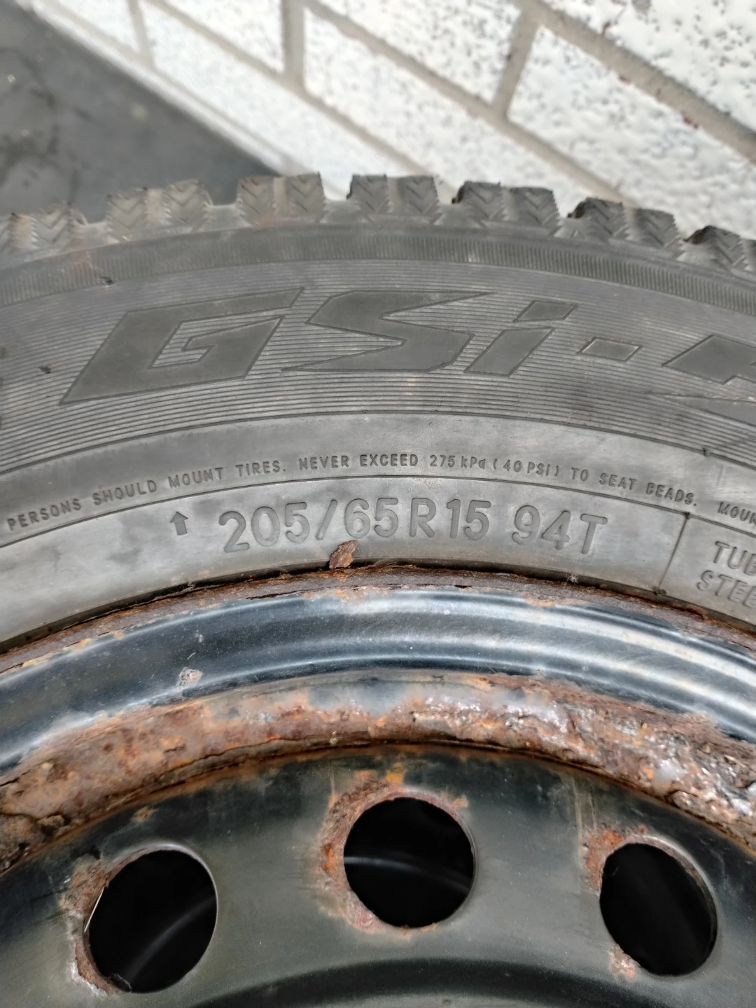 GSI Winter Tire 205/65R15 94T