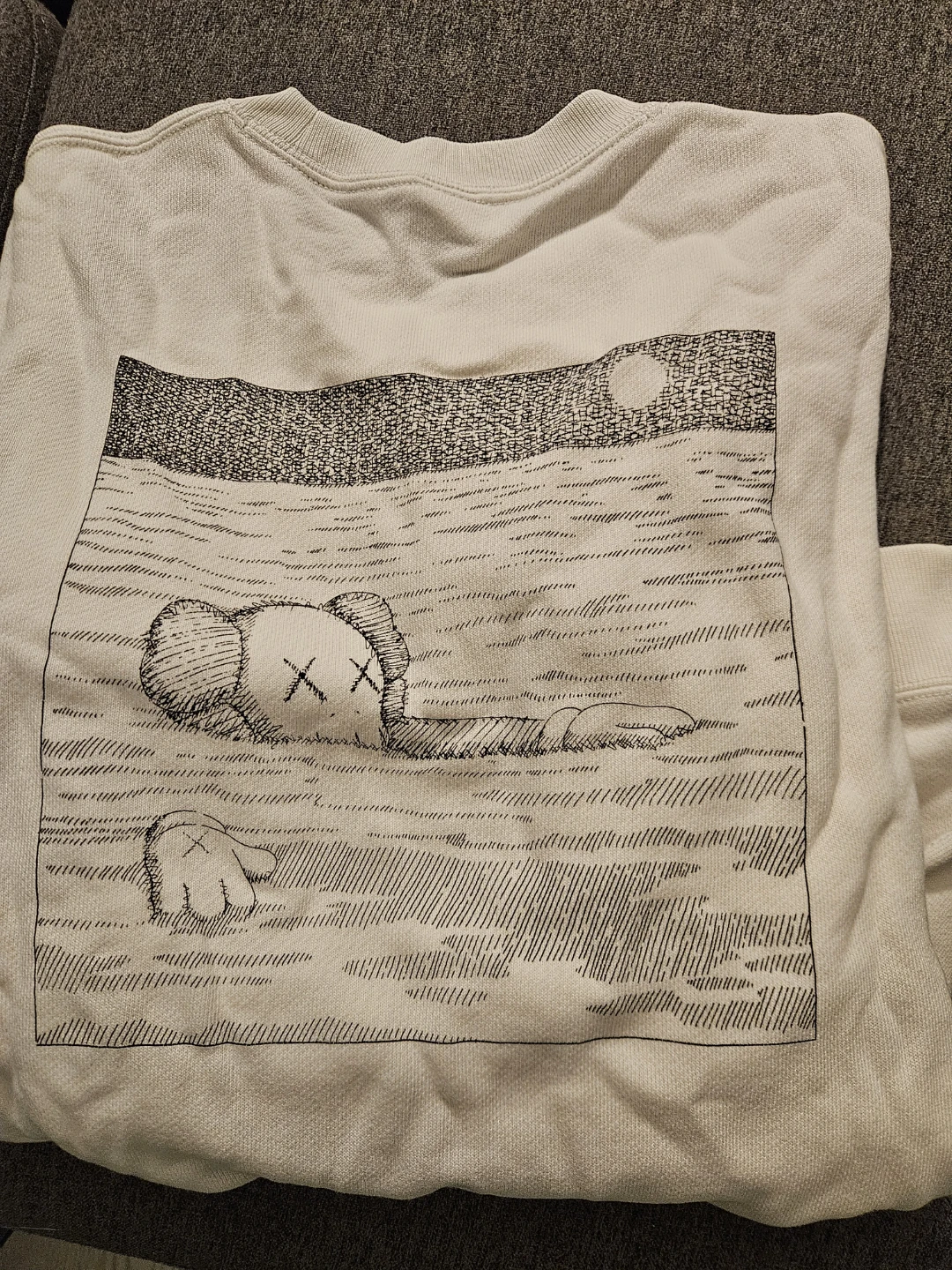 Brand new Uniqlo x Kaws clothing - photo 4
