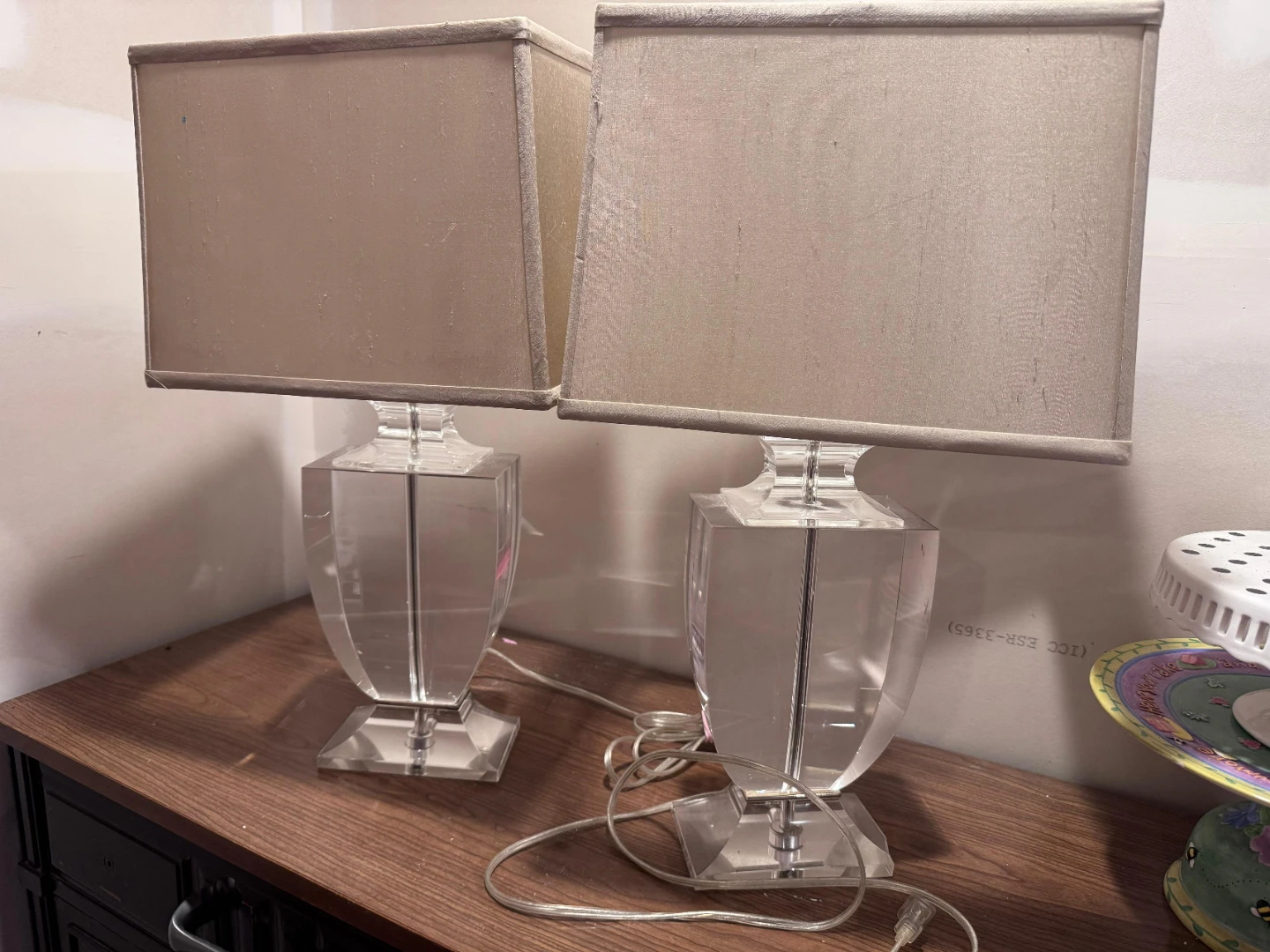 Pair of Clear Acrylic Table Lamps - photo 3