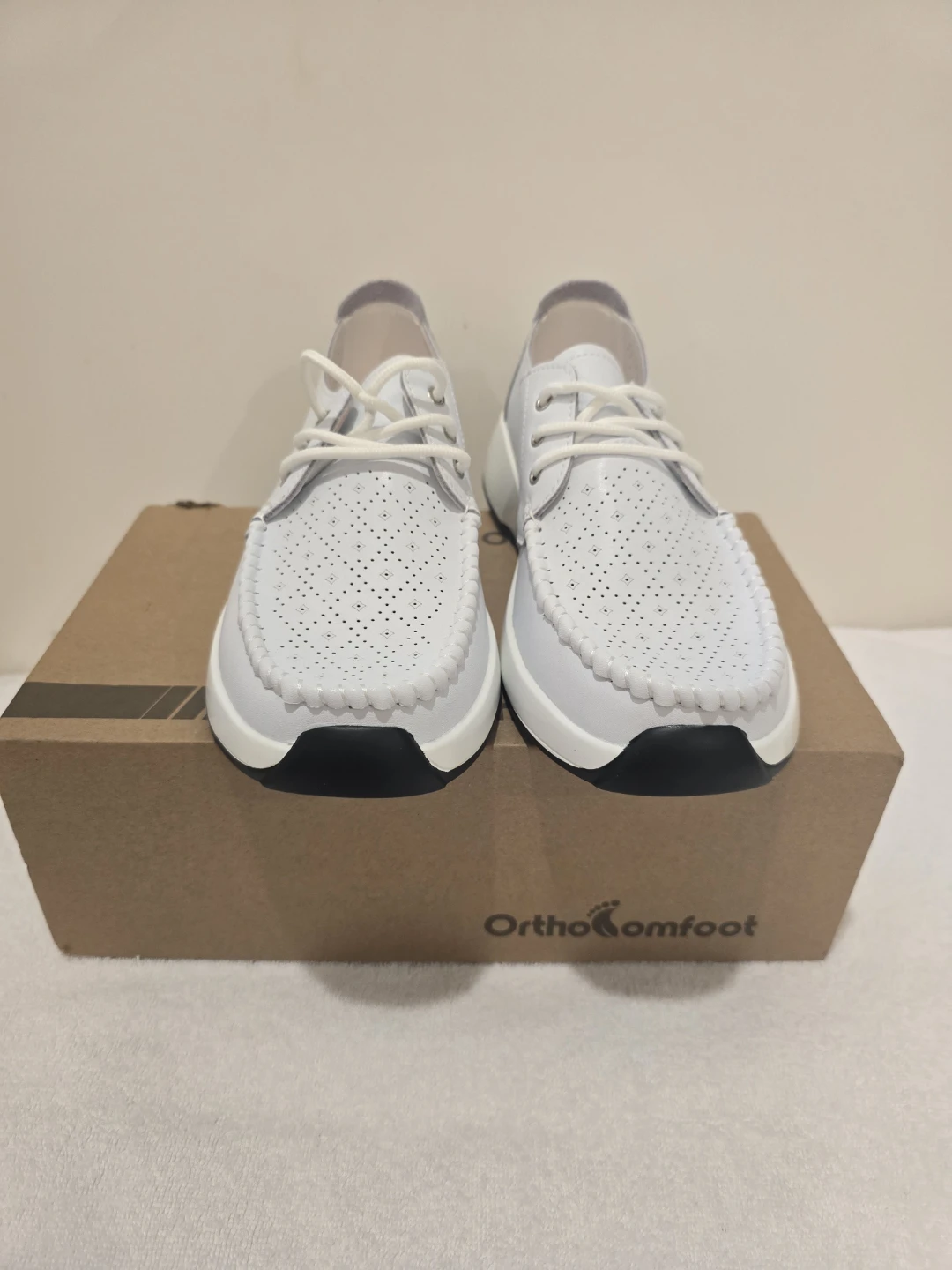 New Women's White Comfort Walking Shoes - Size 9.5