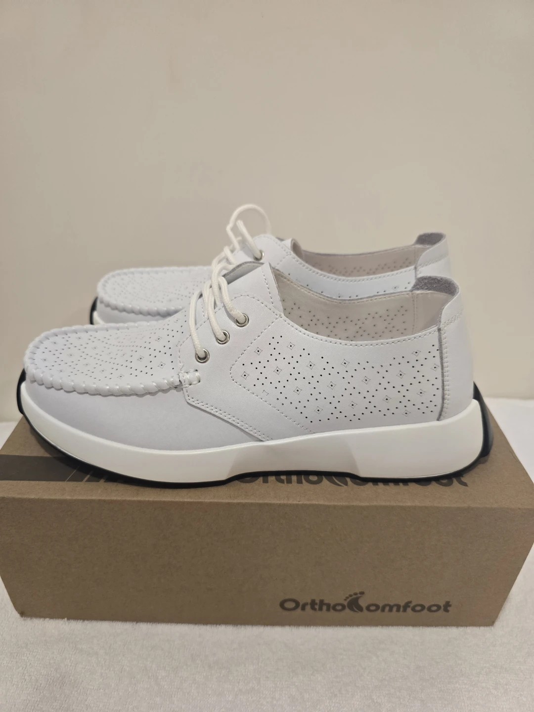 New Women's White Comfort Walking Shoes - Size 9.5 - photo 4