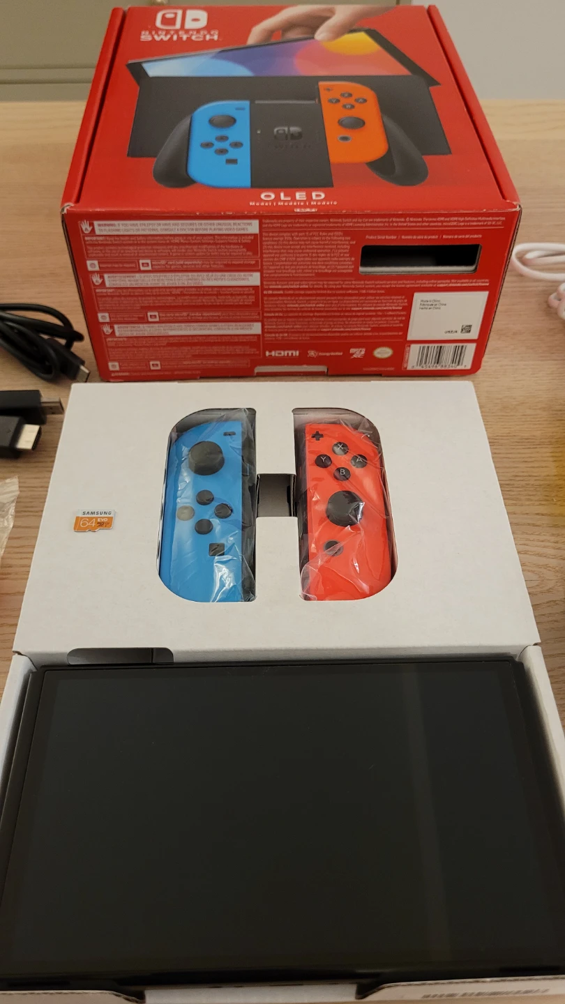 Nintendo Switch OLED - photo 2