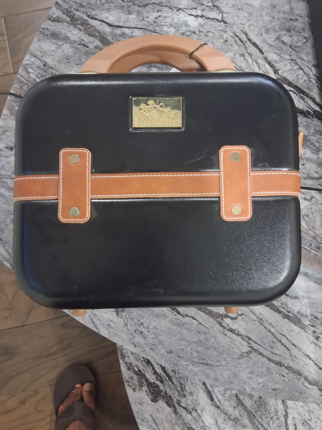 Chariot Black Vanity Case with Tan Accents - photo 2