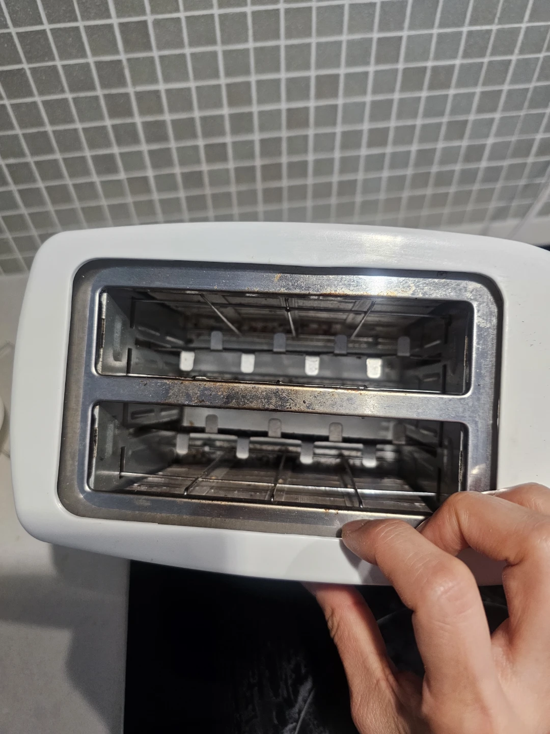 Brentwood 2-Slice White Toaster - photo 3