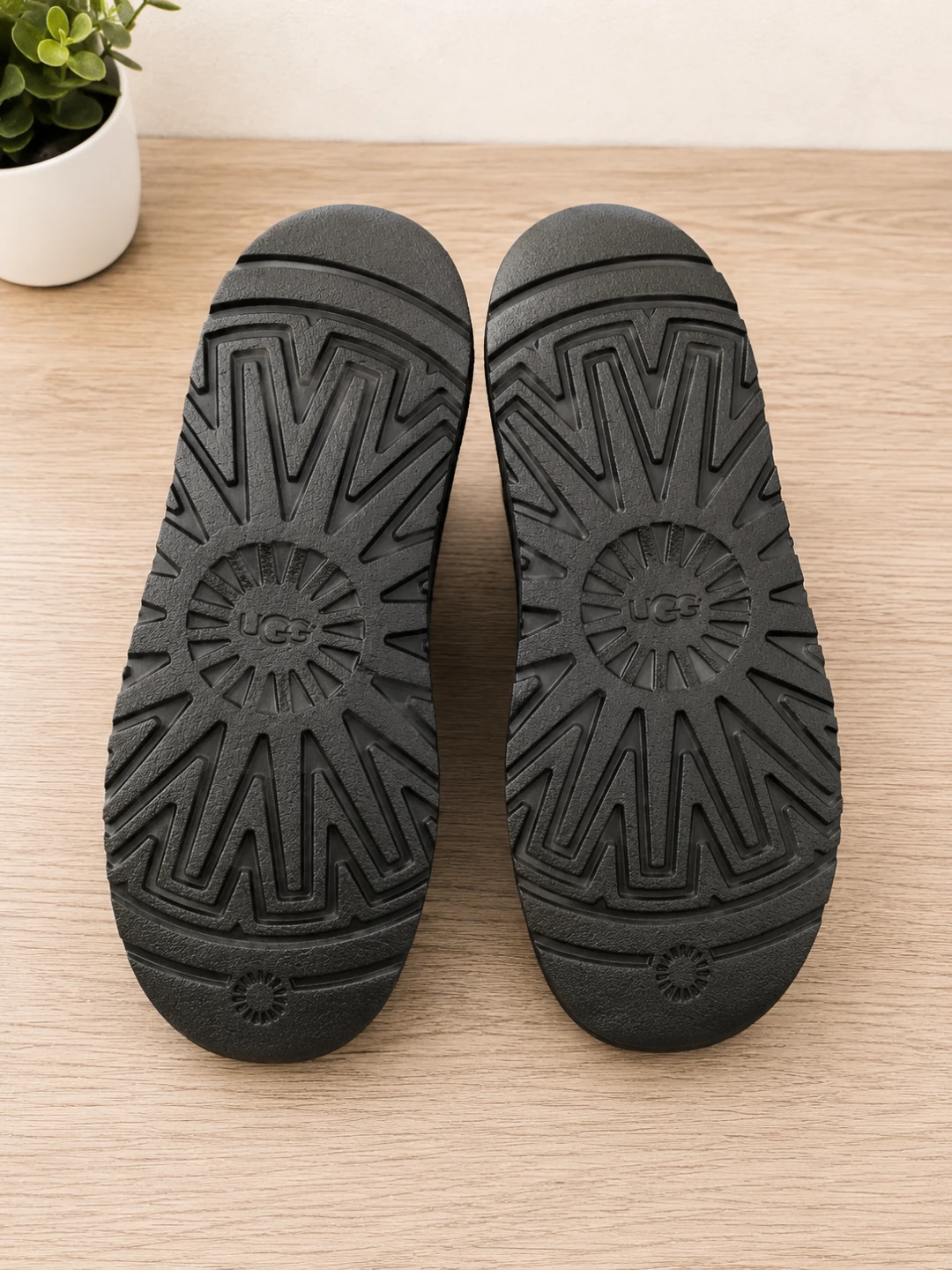 UGG Mini Boots - Black - photo 3