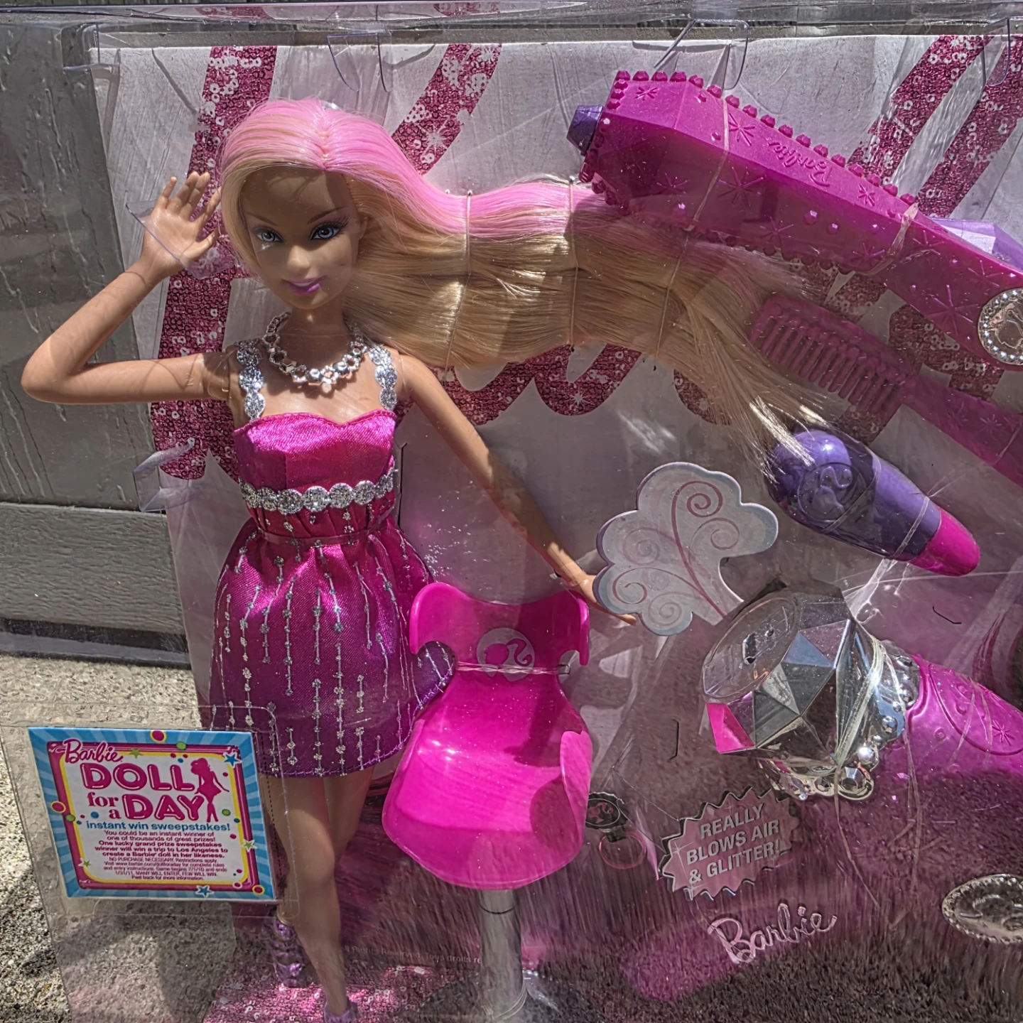 Mattel Barbie Loves Glitter Doll with Hair Tools 2009 - photo 2