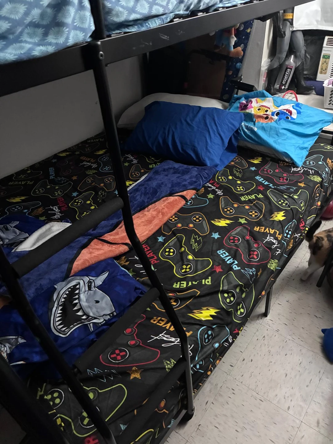 Full size over queen size bunk bed. Heavy duty metal - photo 3