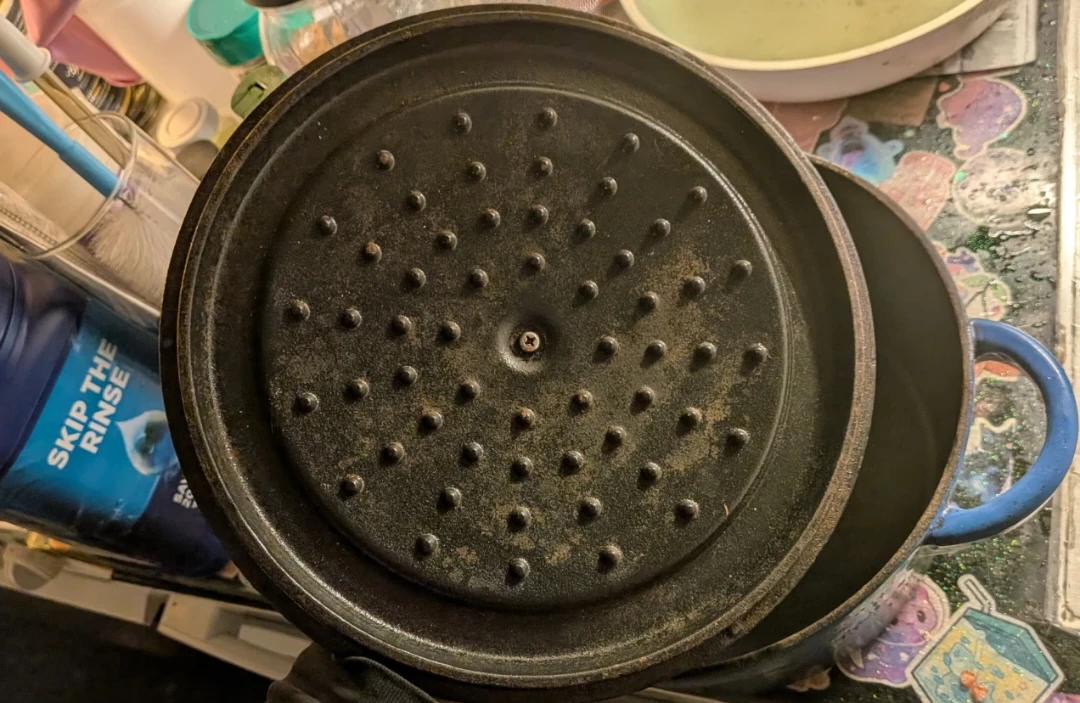📣📣📣MOVING SALE📢📢📢 Calphalon Cast Enamel Dutch Oven - photo 4