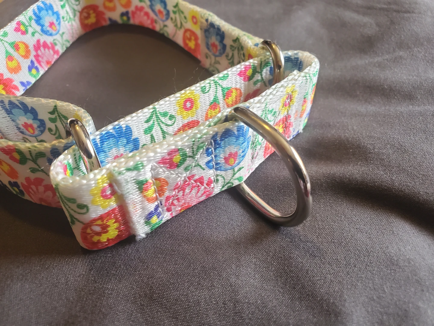 4 Dog Collars & 3 Leashes HIGH QUALITY BRAND NAMES. - photo 4