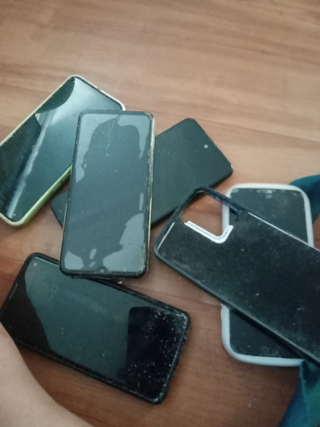 Assorted Used Phones read description