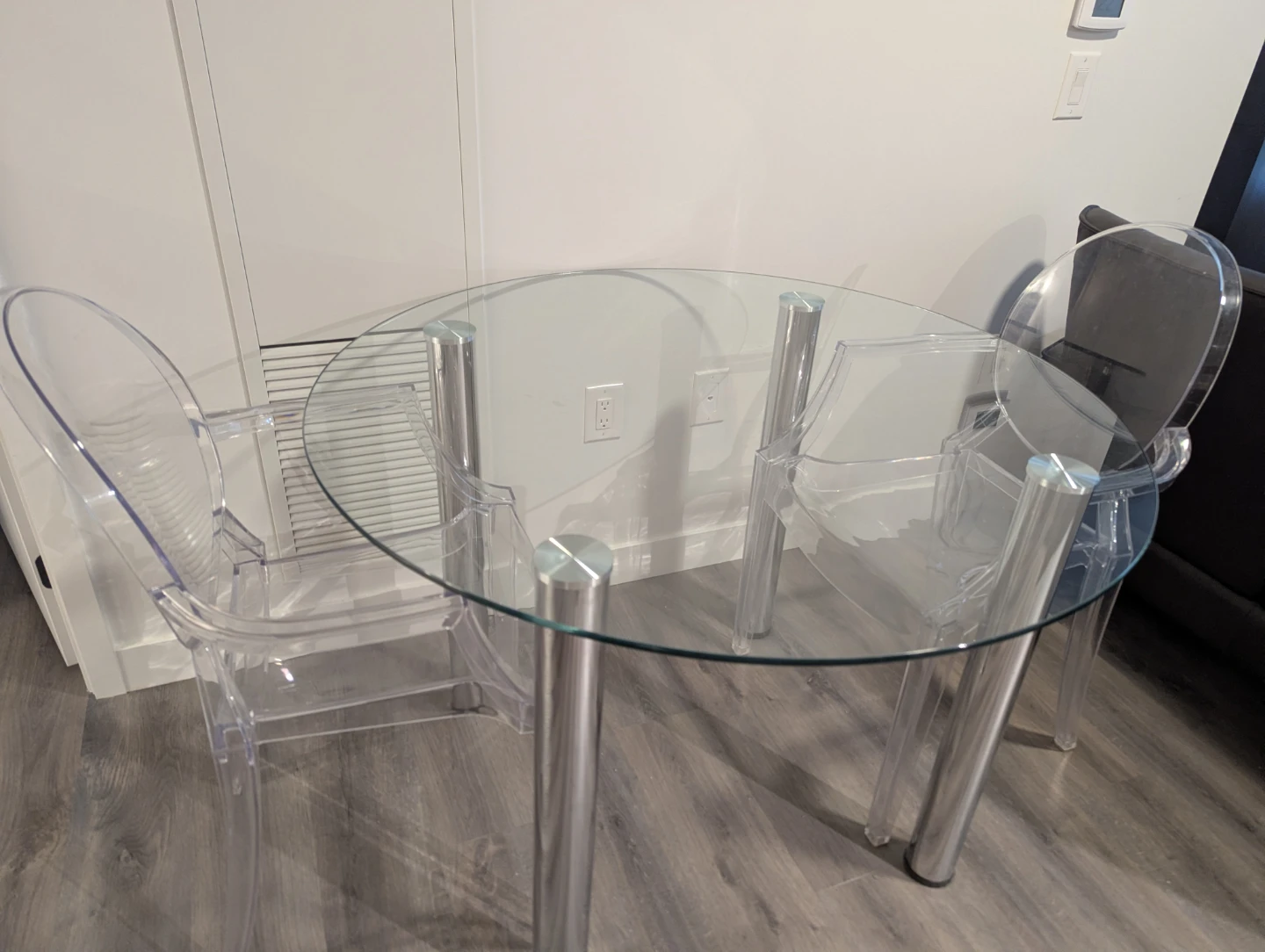 2 Stackable Clear Transparent Acrylic Ghost Chairs - photo 3