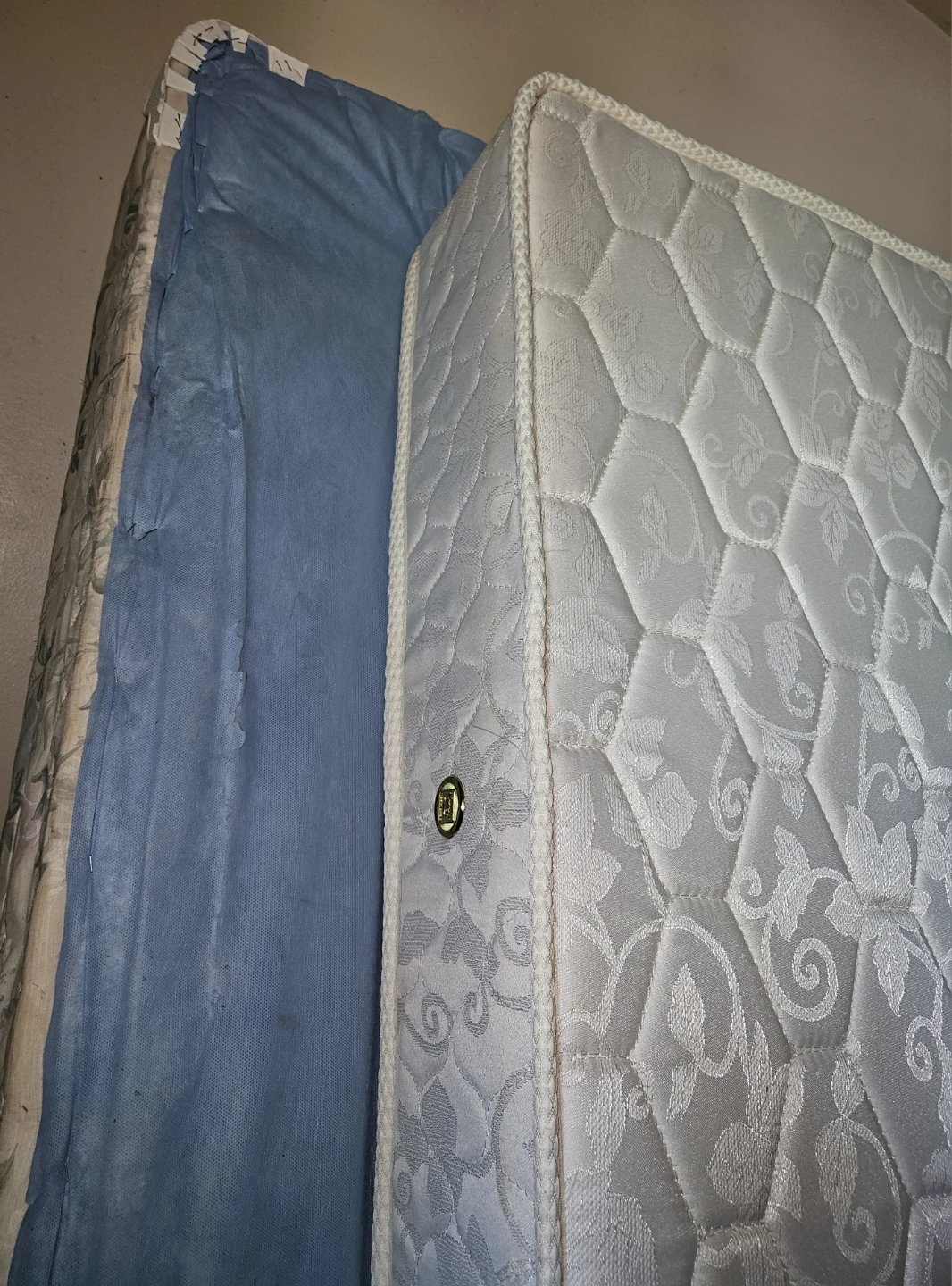 Complete Queen Bed ! - photo 3