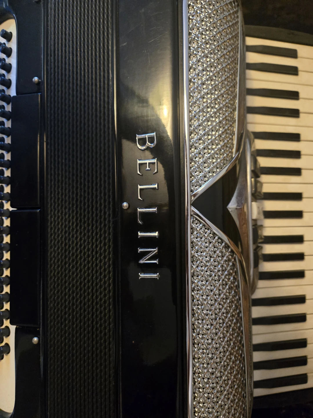 Bellini Accordion with Case - photo 2