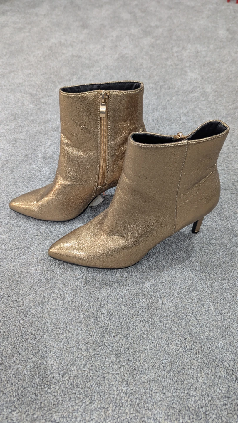 Size 38 dark gold boots