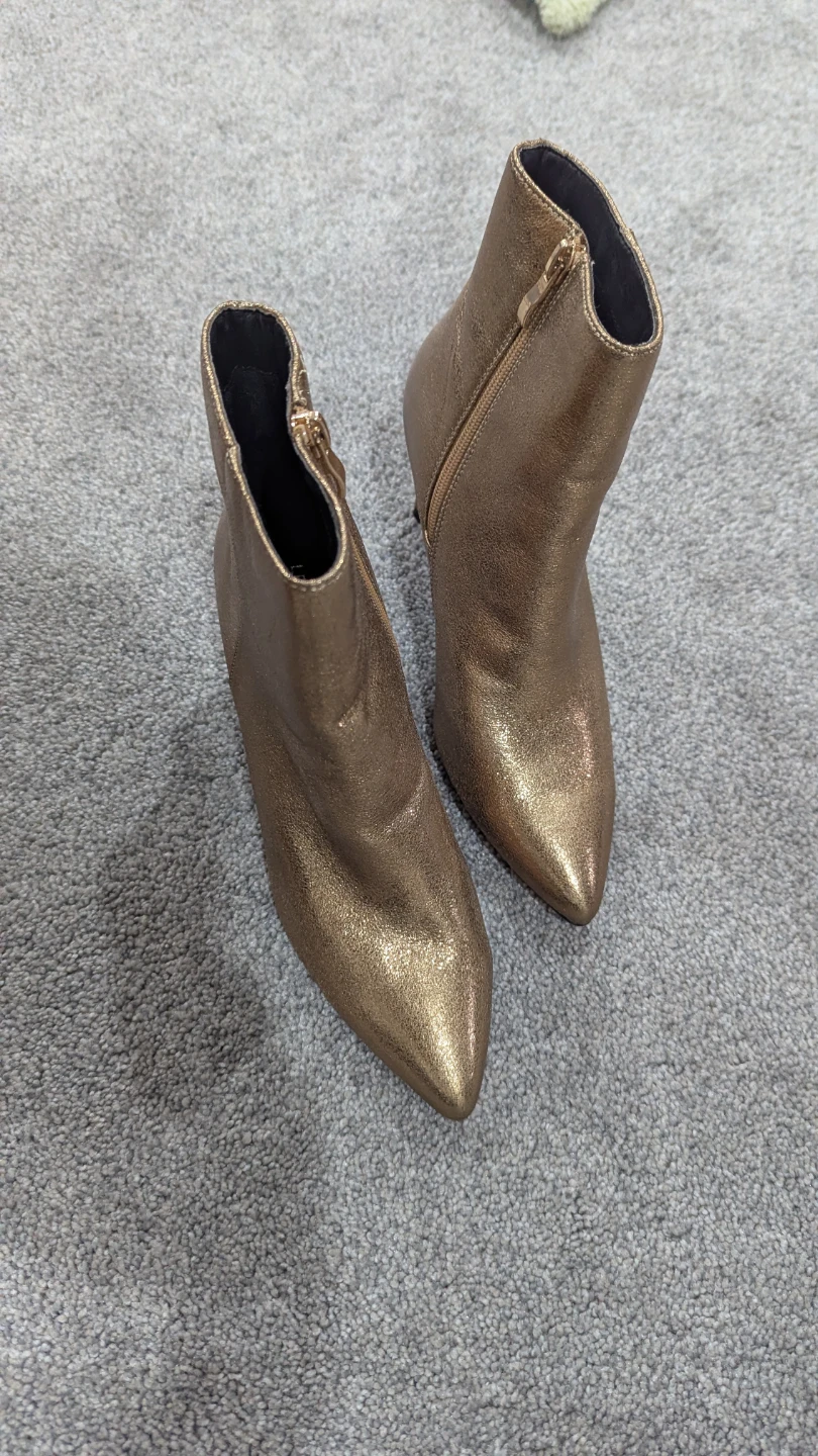 Size 38 dark gold boots - photo 2