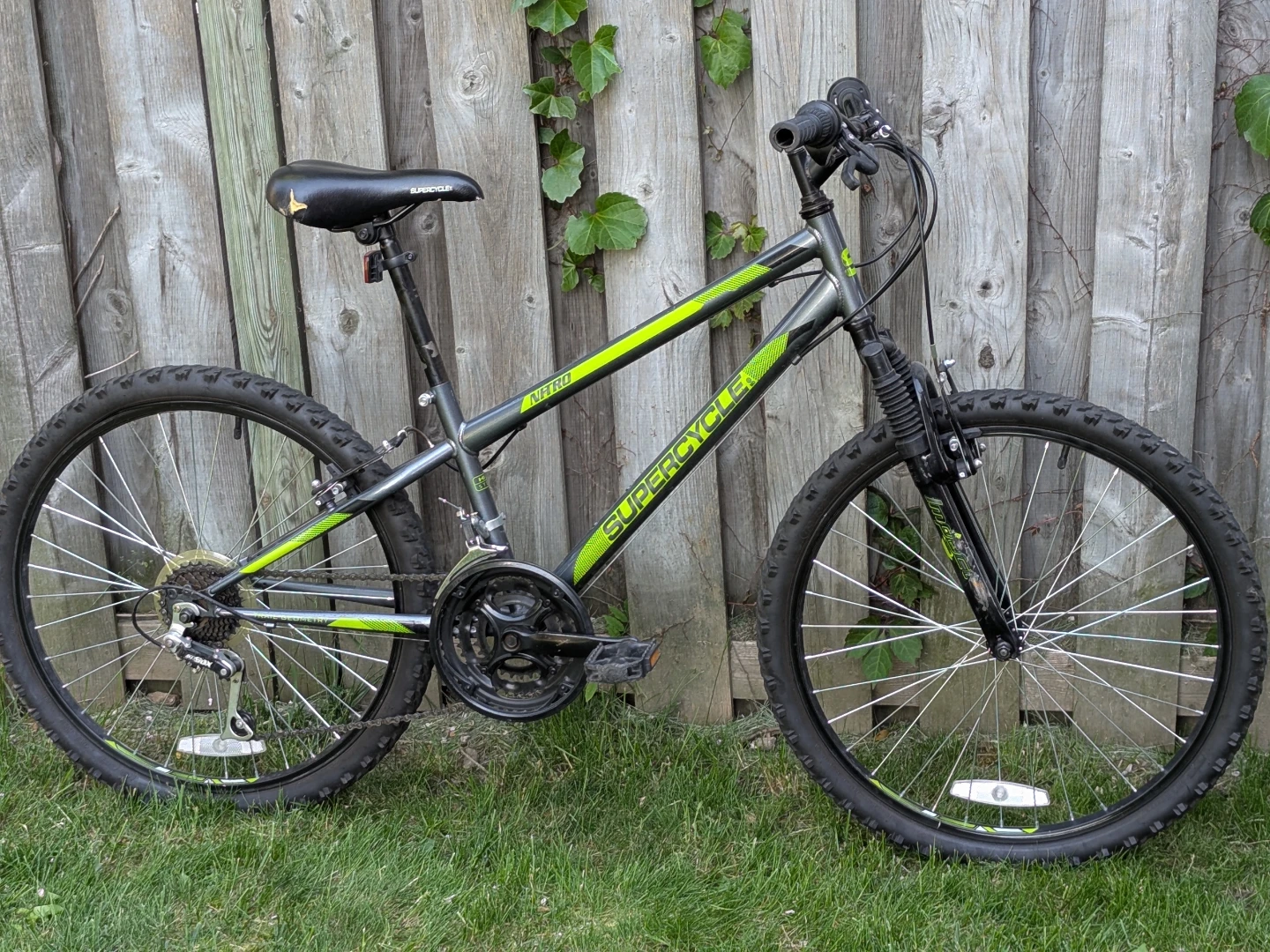 24" wheels, Nitro Supercycle 18 speed, size small
