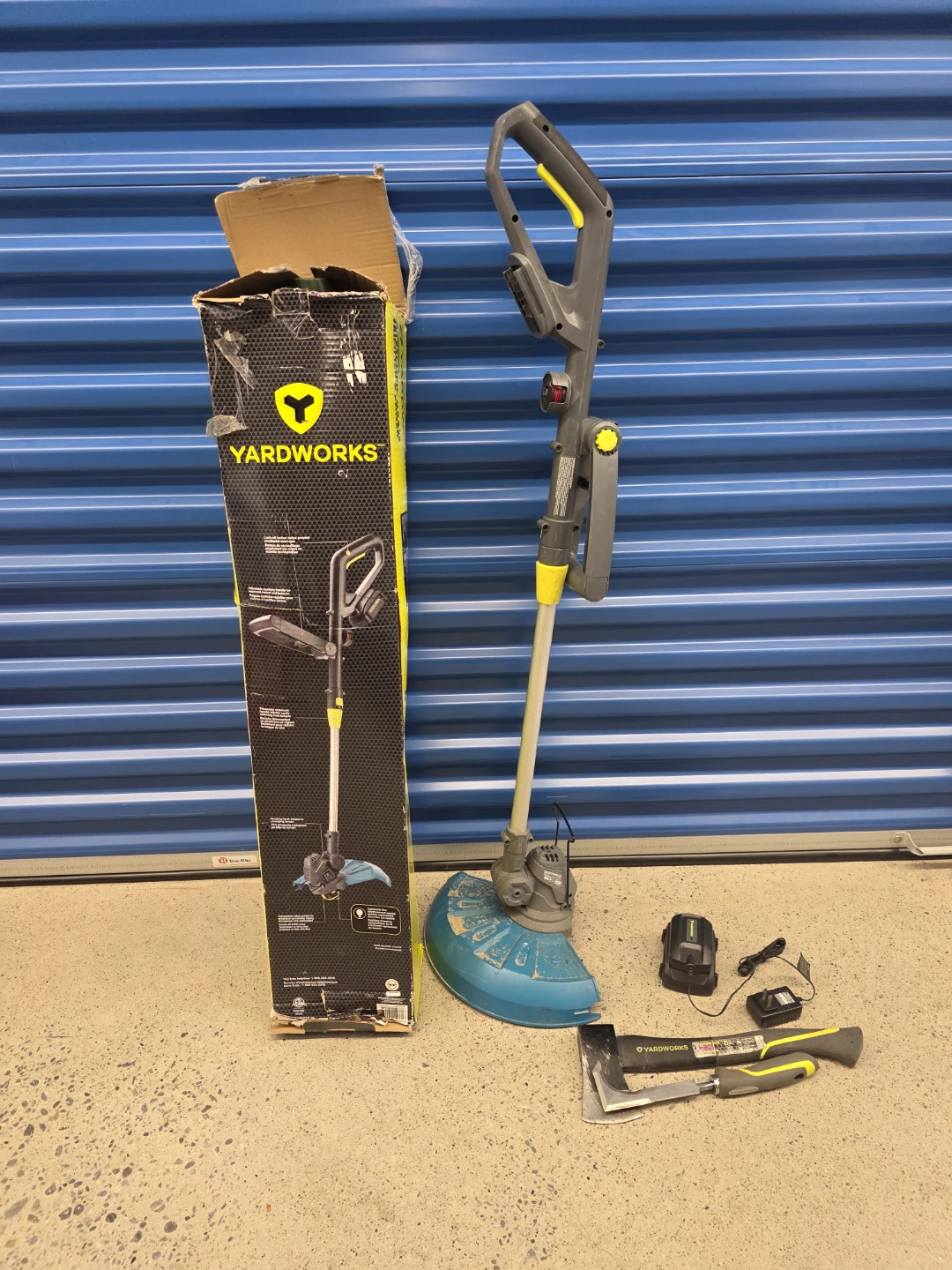 Yardworks Telescopic Grass Trimmer & Edger