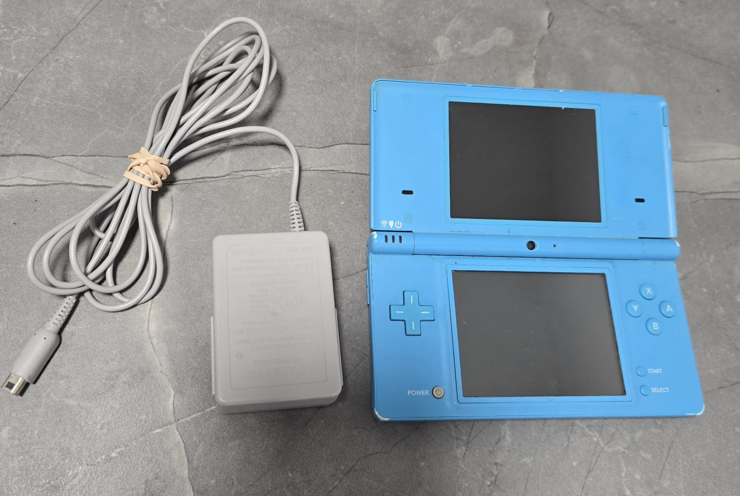 Nintendo DSi (Missing Pen) - 2 Games Included. - photo 3