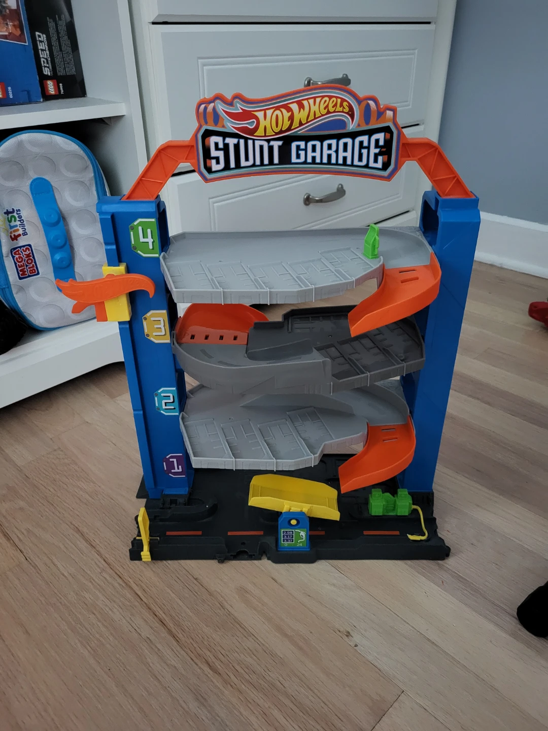 Hot Wheels Stunt Garage Playset ⚽
