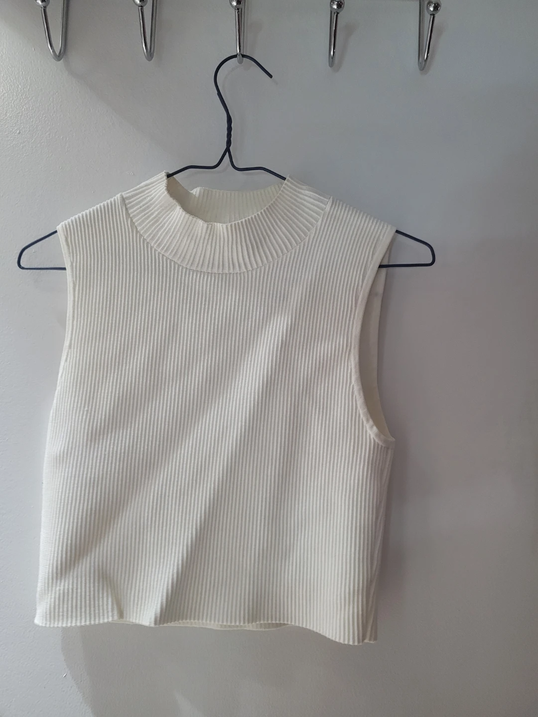 Aritzia white Ribbed Mock Neck Sleeveless Top