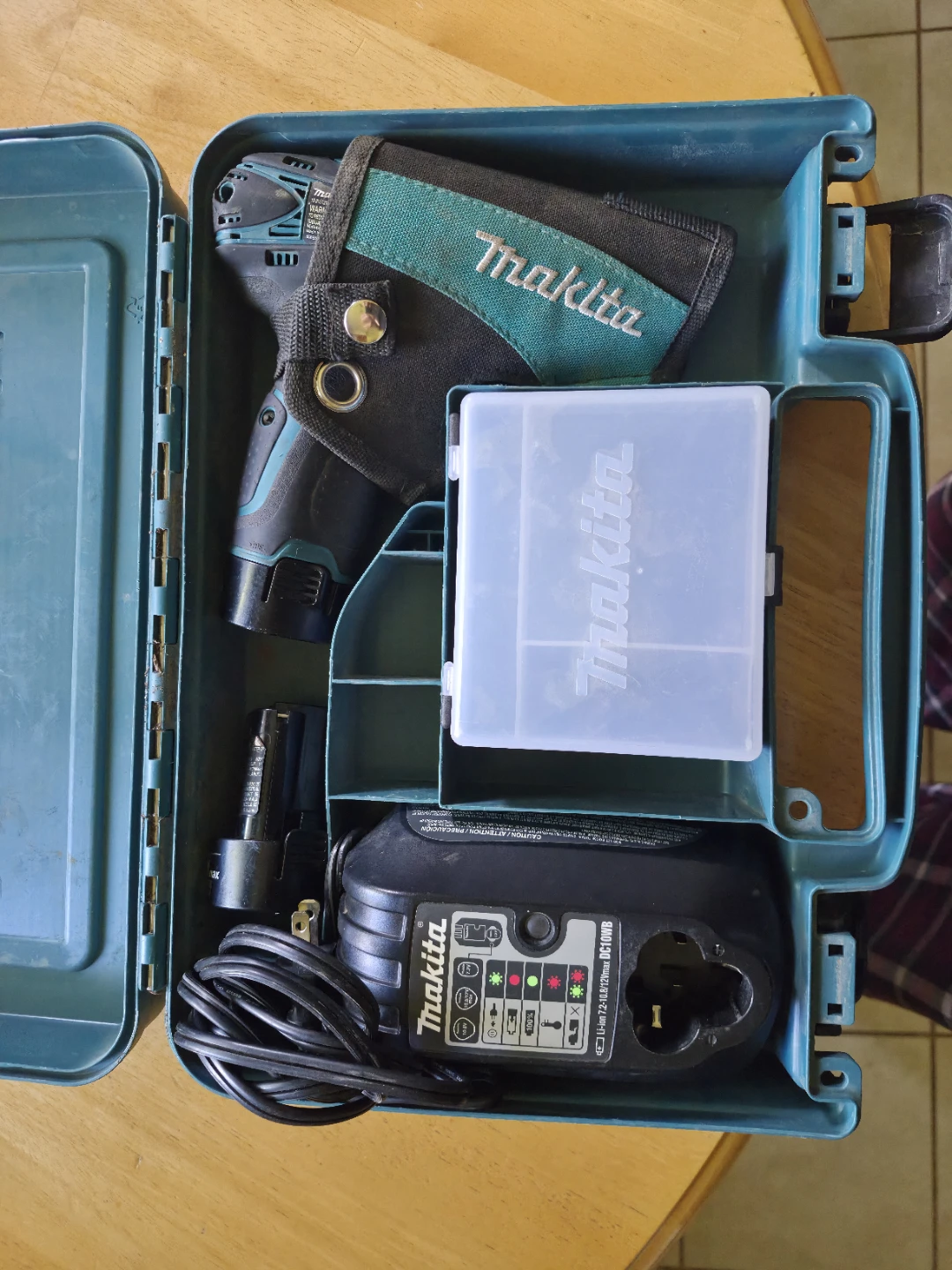 Makita cordless drill - photo 2