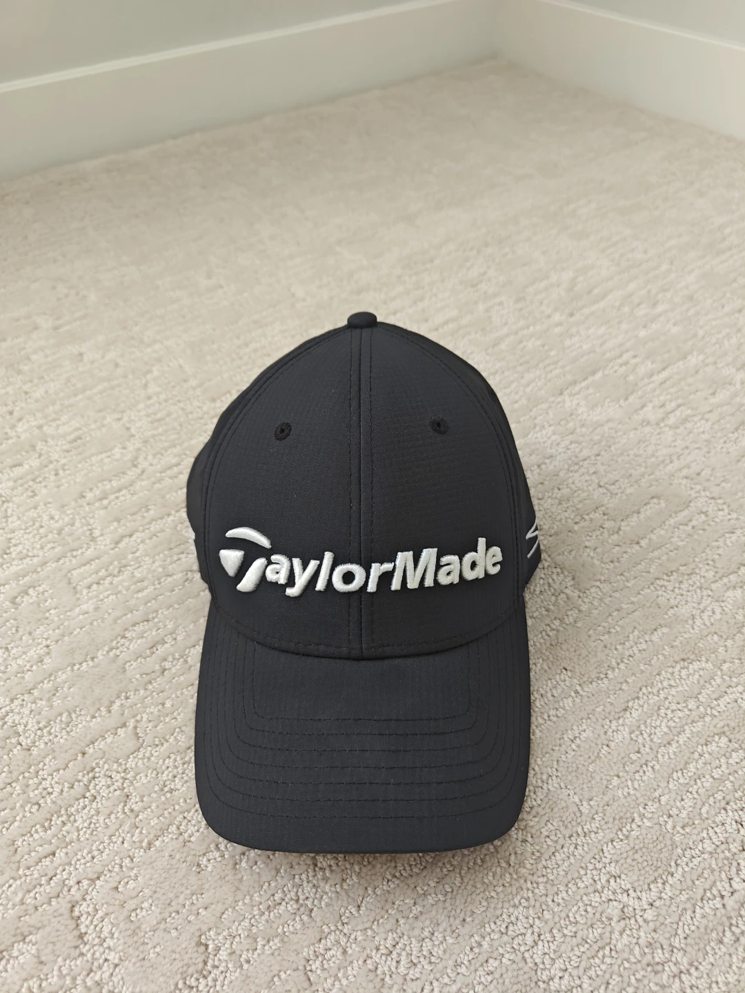 TaylorMade Stealth logo Golf Hat