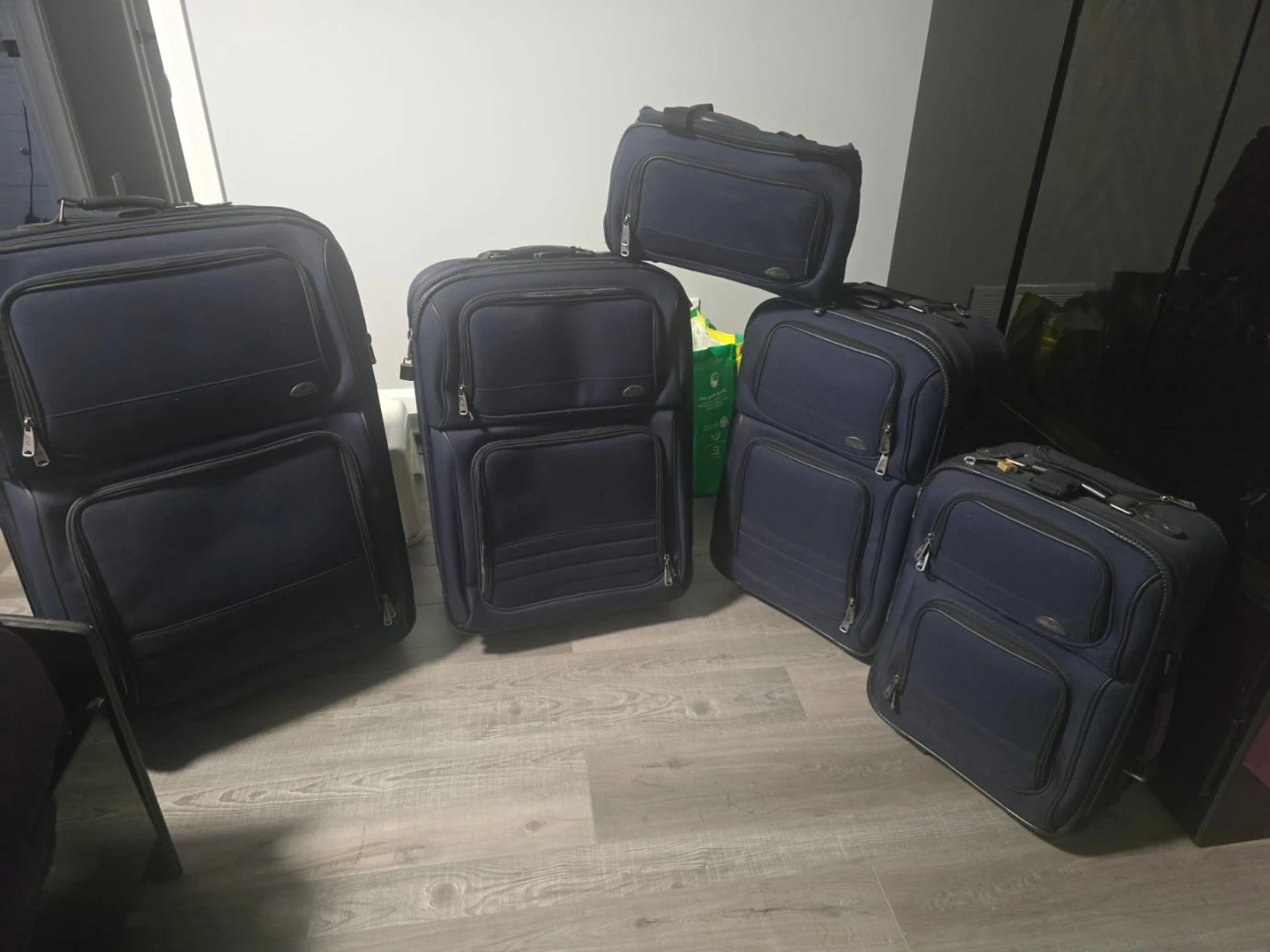 5 Piece Navy Blue Luggage Set ⚽️