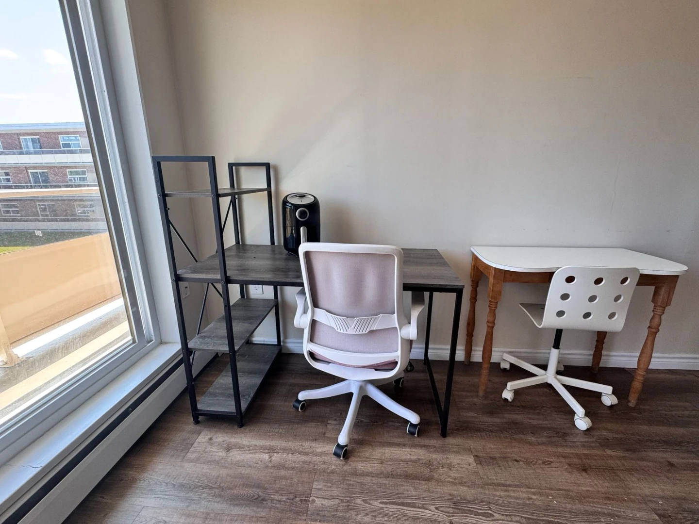 Desk , chair and air fryer - photo 2