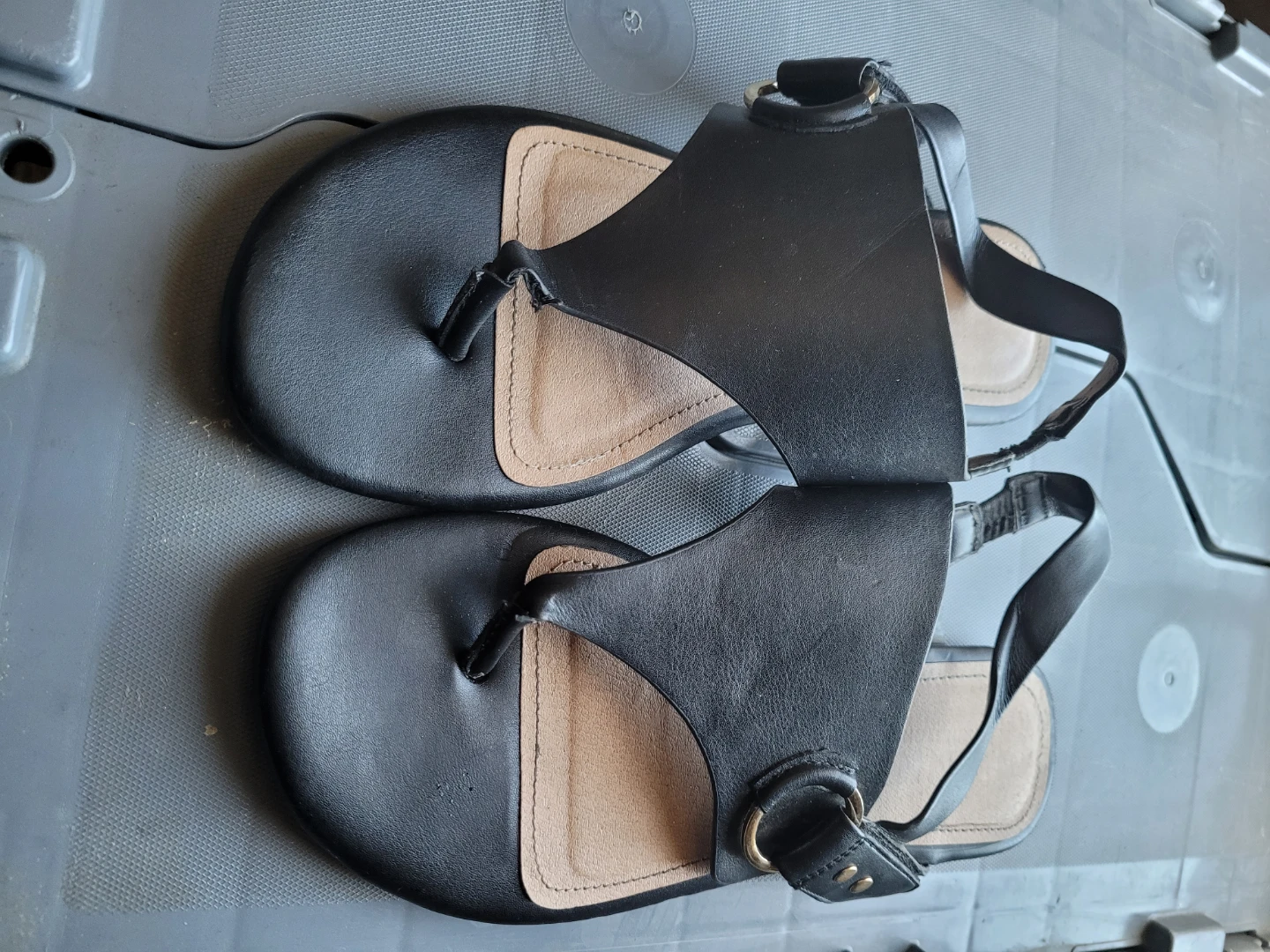 Black Thong Sandals Size 7W