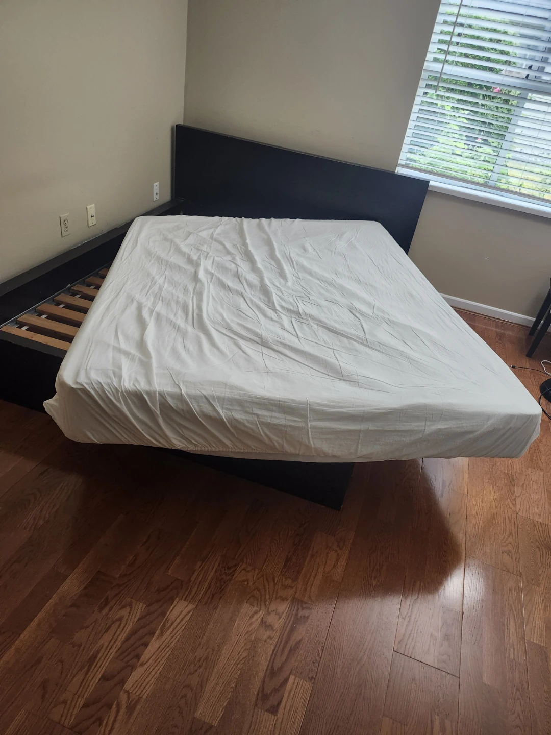 Queen size bed frame.slats .box spring - photo 4