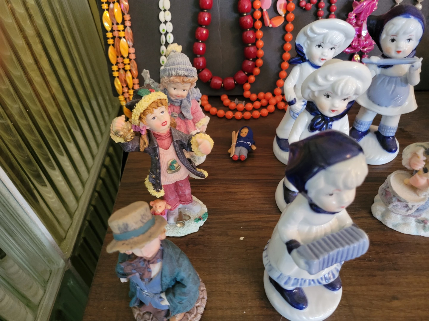 Vintage Resin Figurine Collection - Children in Winter