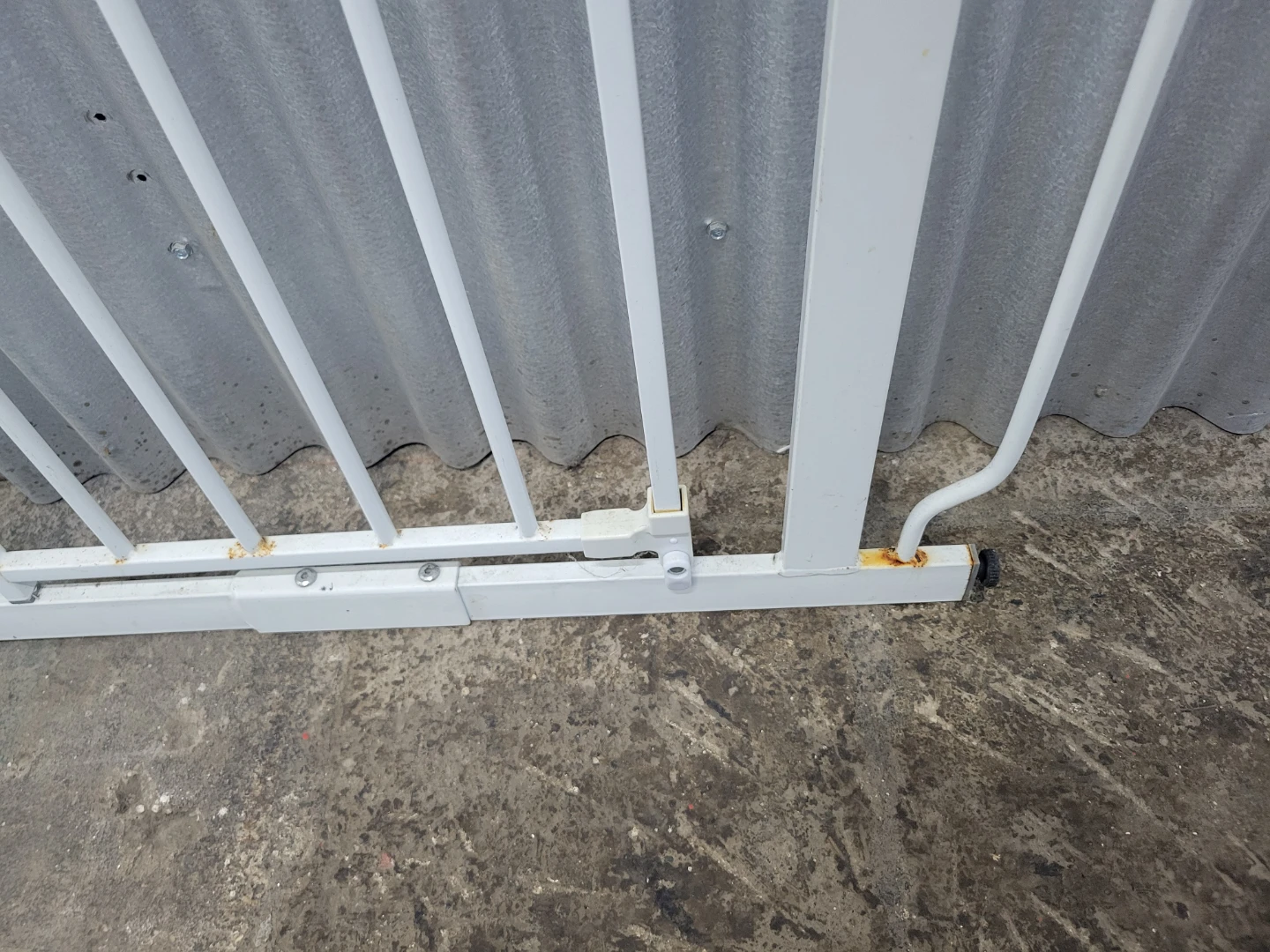 White Metal Baby/pet Gate - photo 2