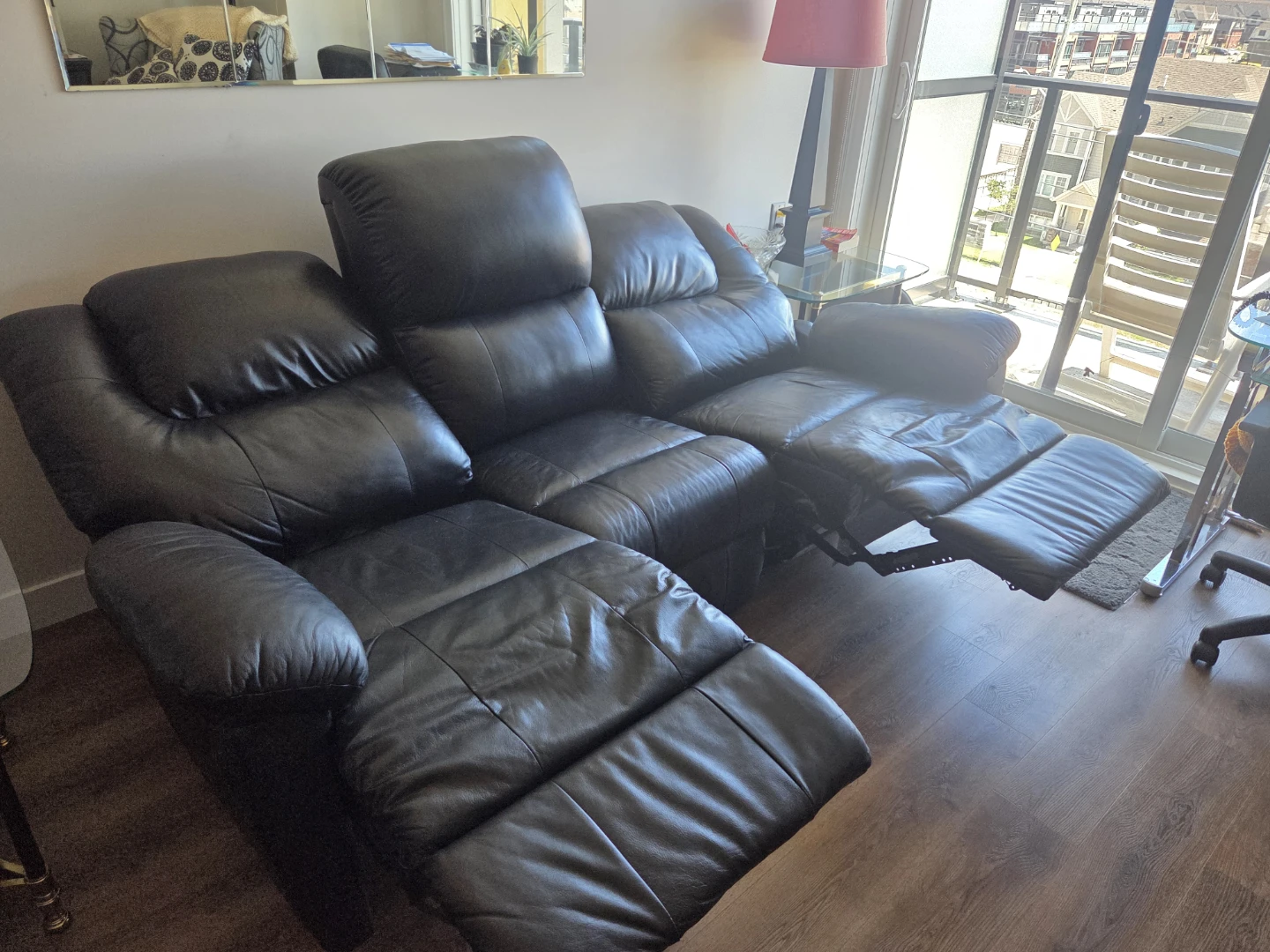 Black leather electric recliner sofa - photo 2