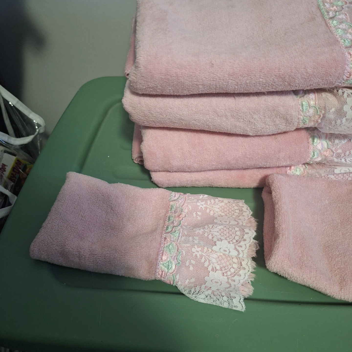 Pink Towels with Lace Trim - photo 2