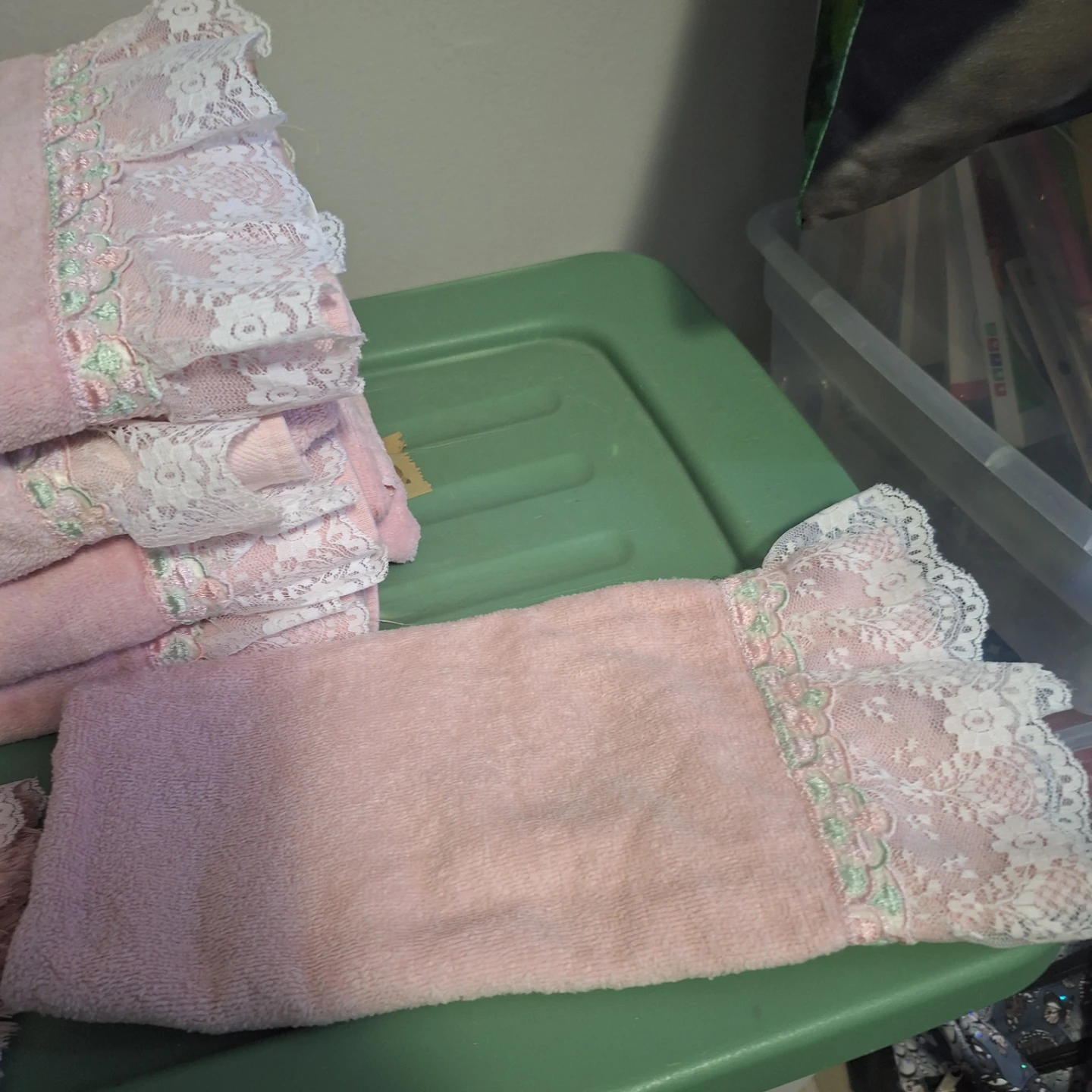 Pink Towels with Lace Trim - photo 3