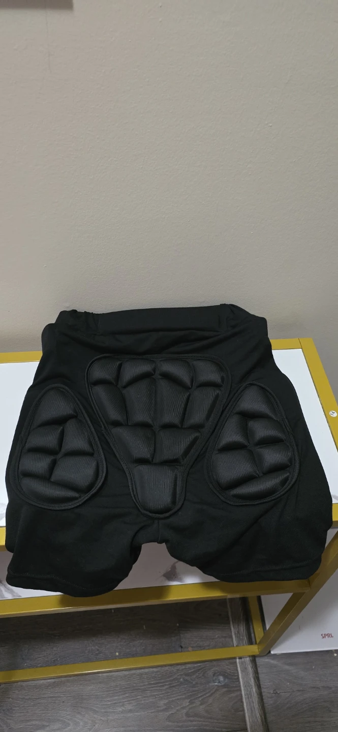 Black padded protective shorts size M