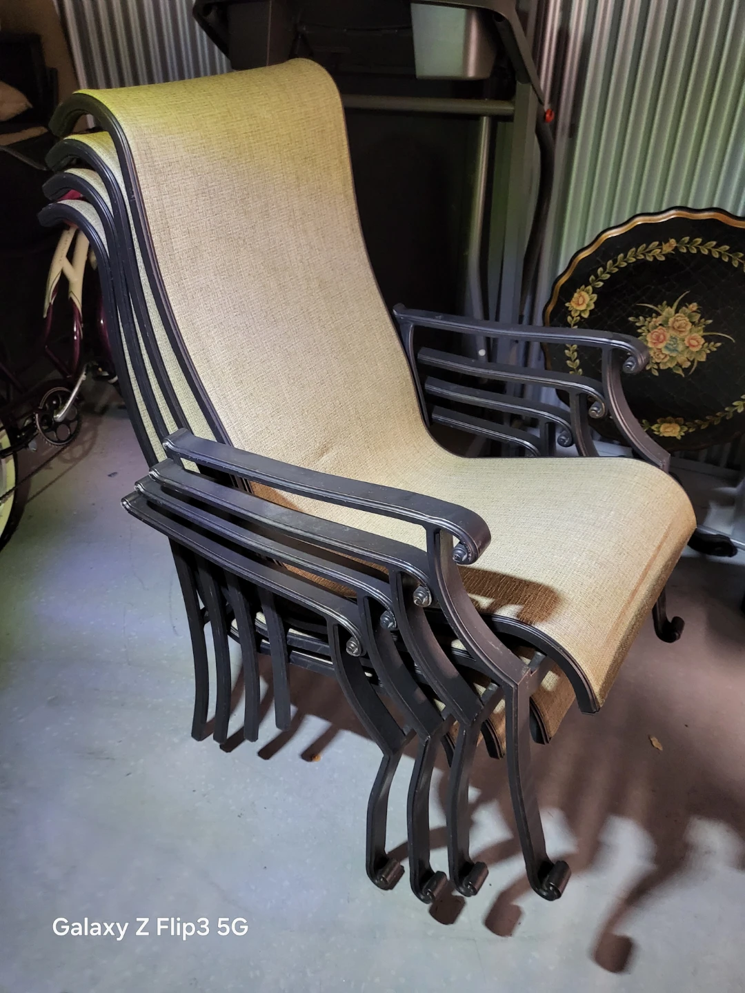 Outdoor patio dining set - 4 chairs and table - photo 2