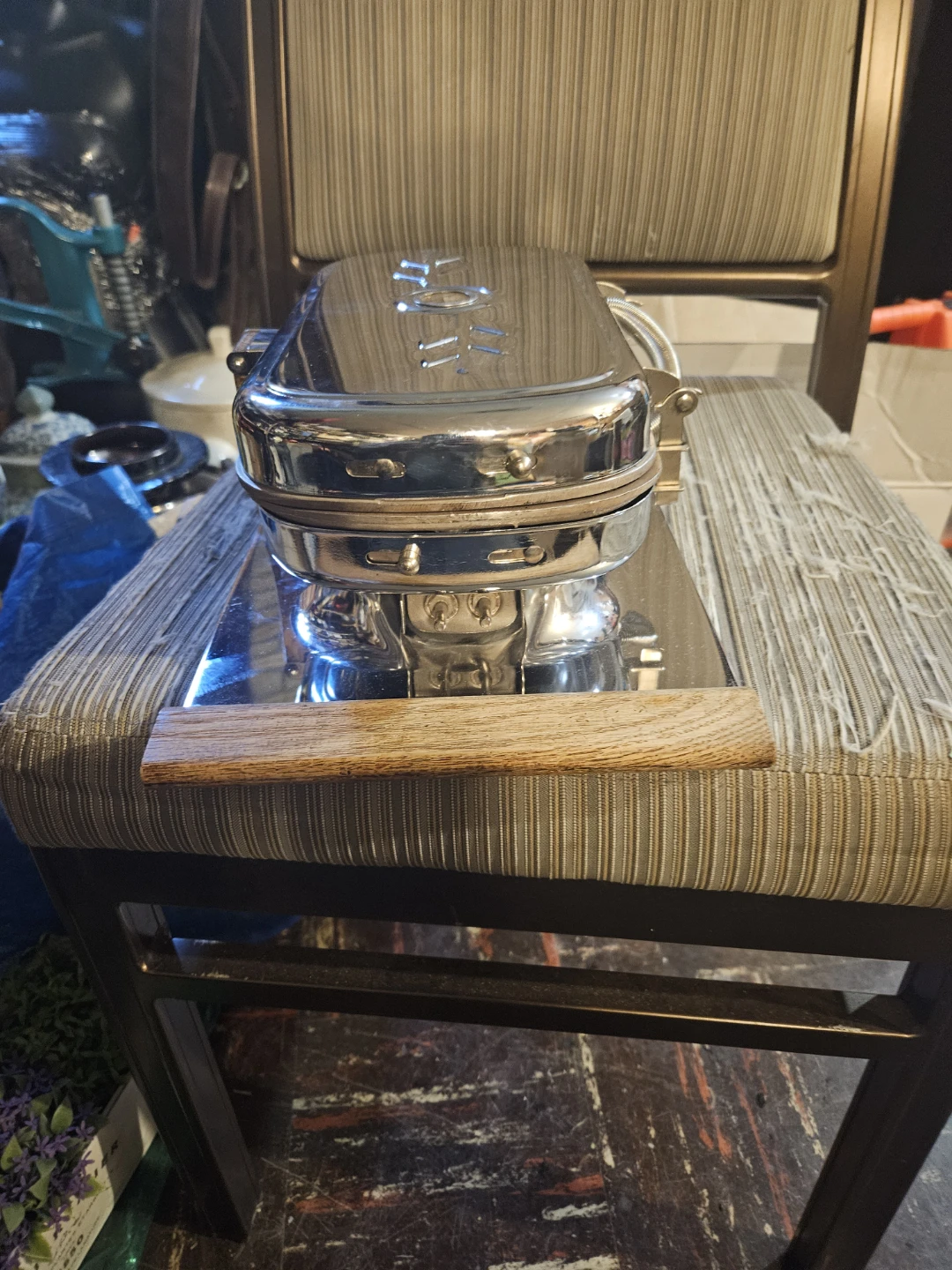 Vintage Chrome Waffle Maker - photo 3