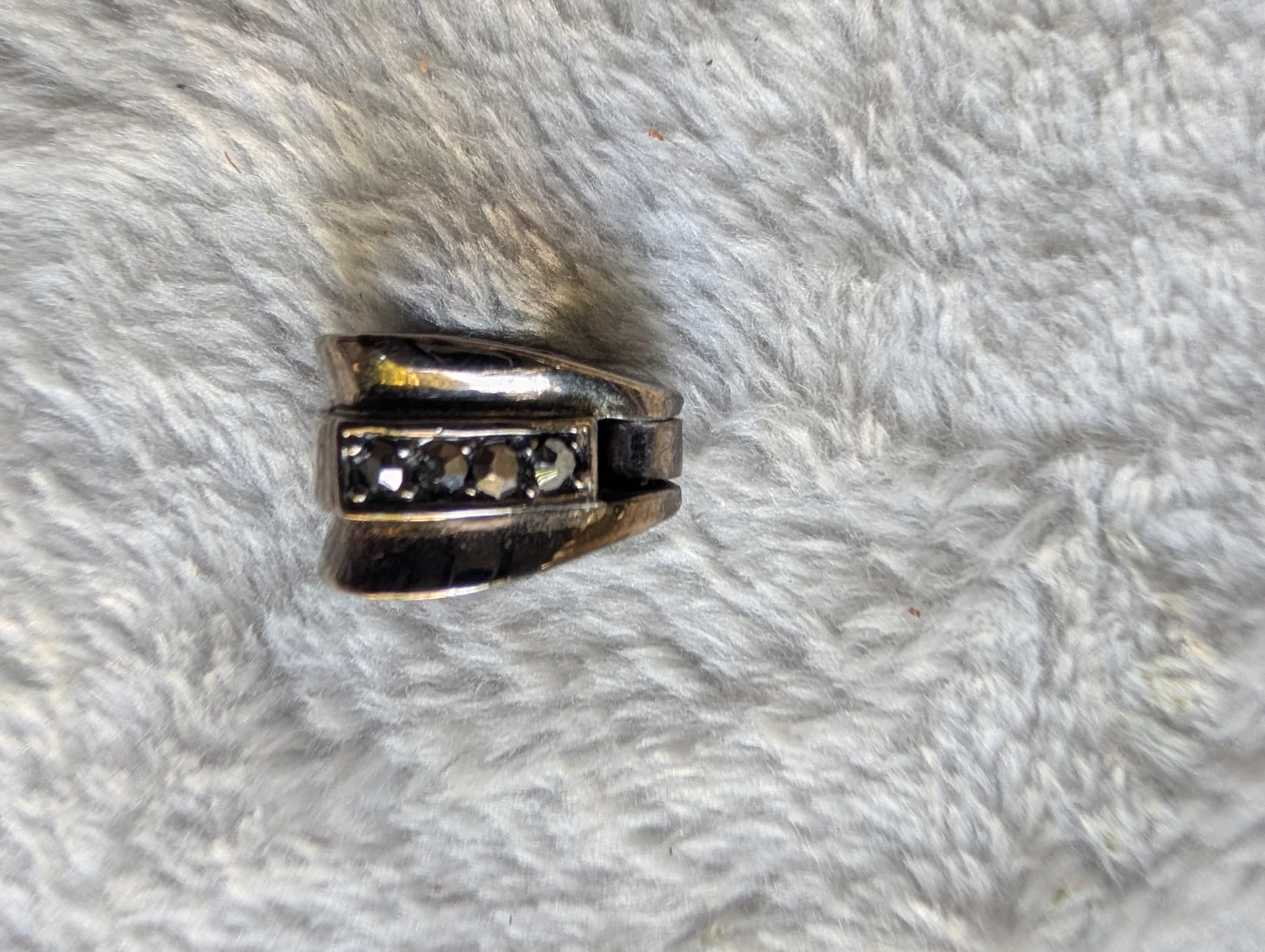 ⚽Pendant with black stones