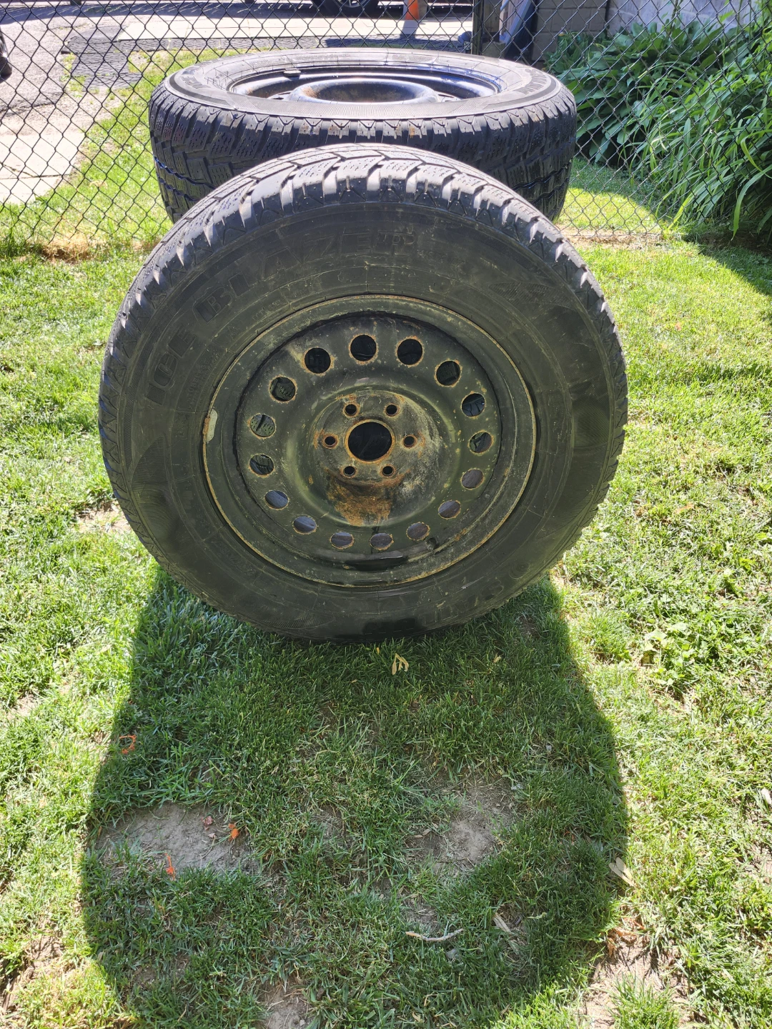 Winter Tires on Rims - 245/70R17 - photo 4