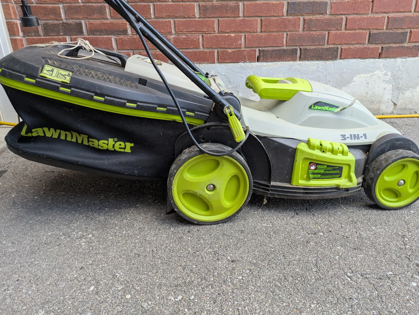LawnMaster 3-in-1 Electric Lawn Mower - photo 2