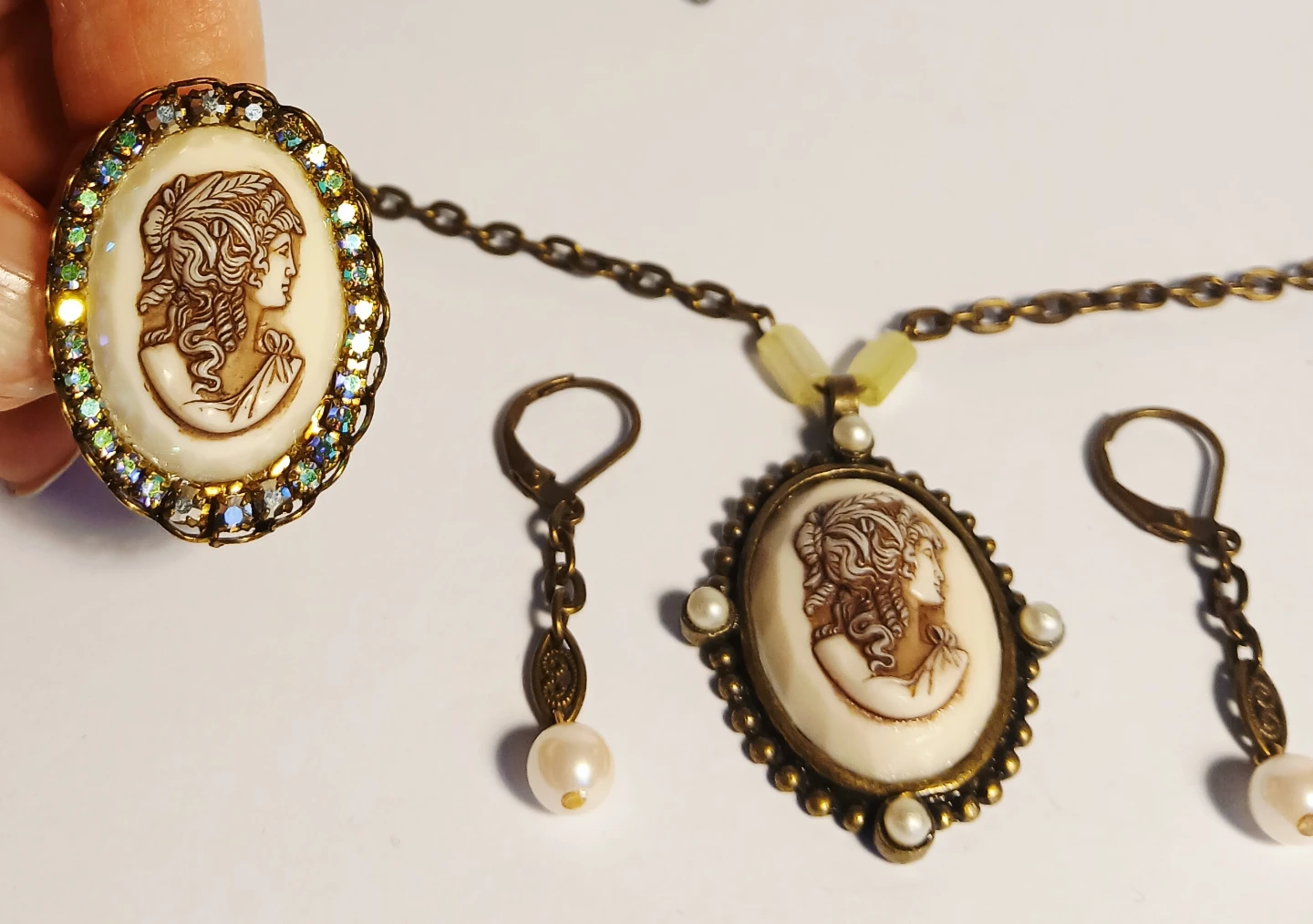 Cameo Pendant Necklace, Earrings & Ring Set - photo 3