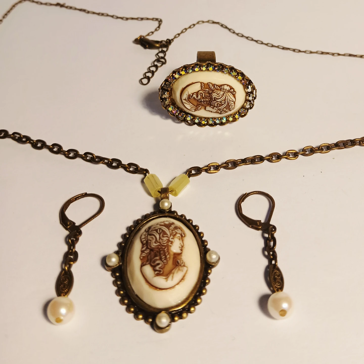Cameo Pendant Necklace, Earrings & Ring Set - photo 5