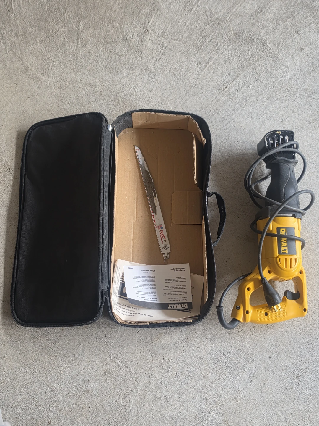 DEWALT DWE304 Reciprocating Saw with Case - photo 2